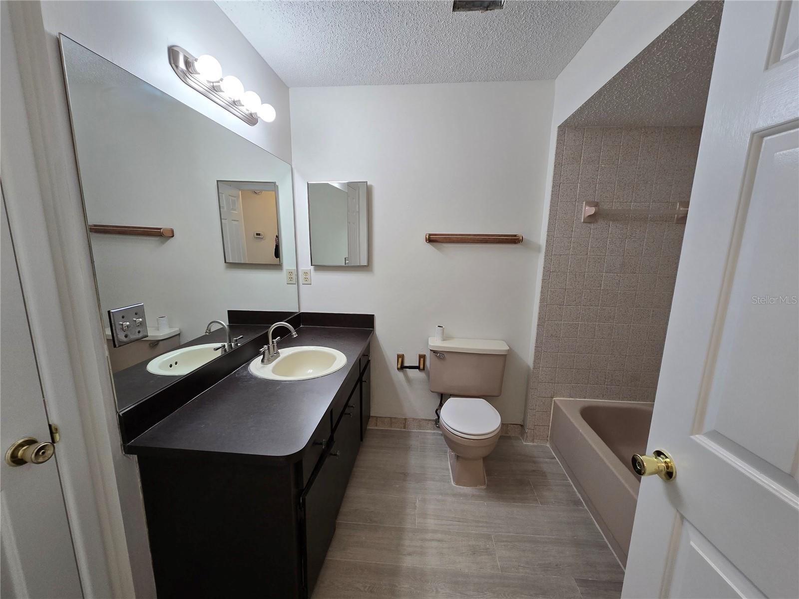 Image 18 of 27 For 11127 Peppertree Lane