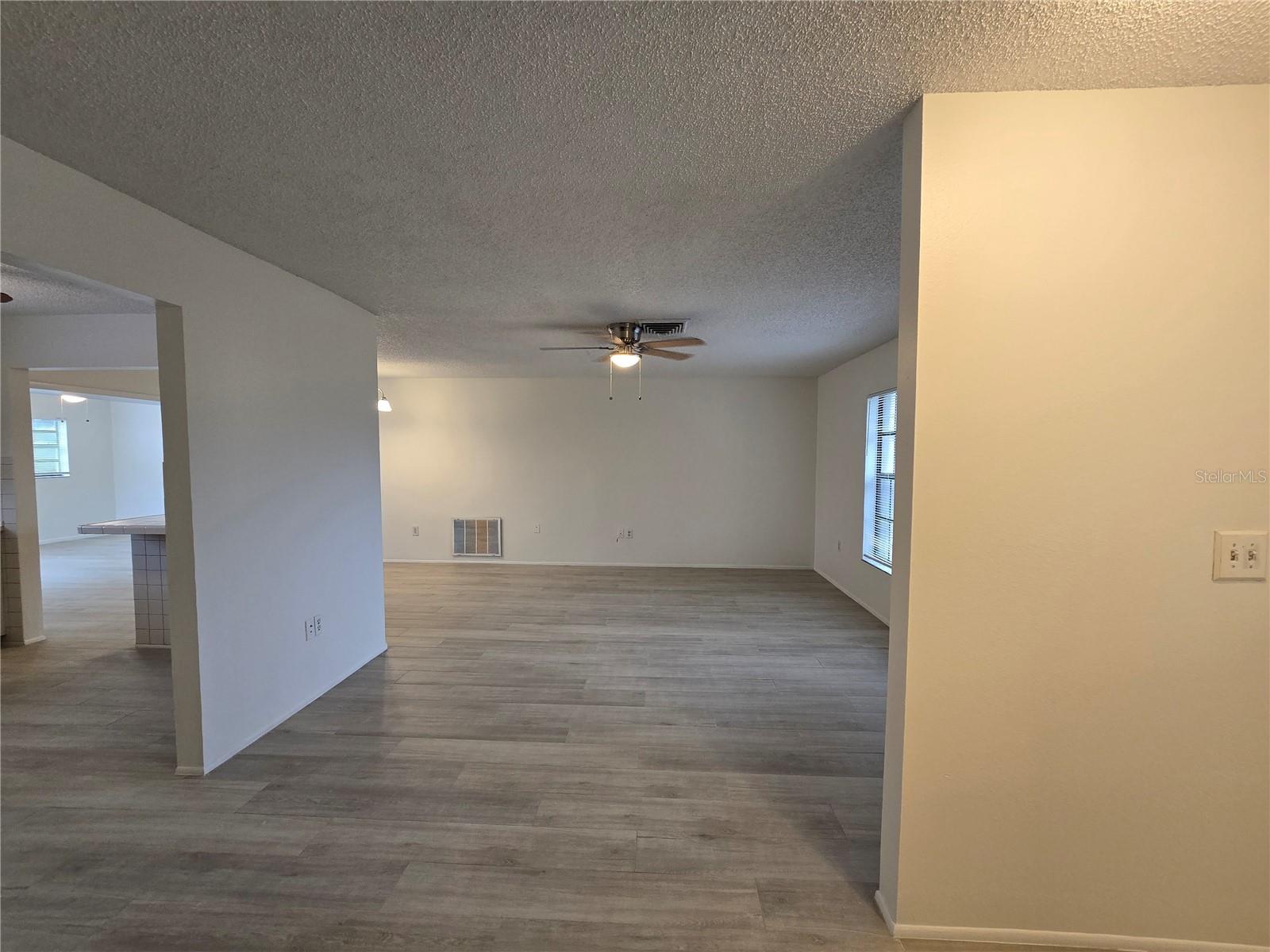 Image 4 of 27 For 11127 Peppertree Lane