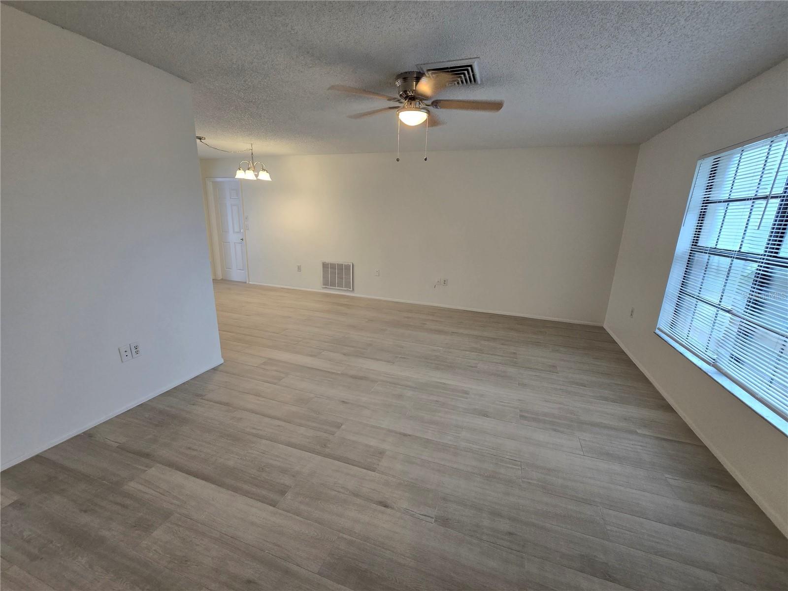 Image 5 of 27 For 11127 Peppertree Lane