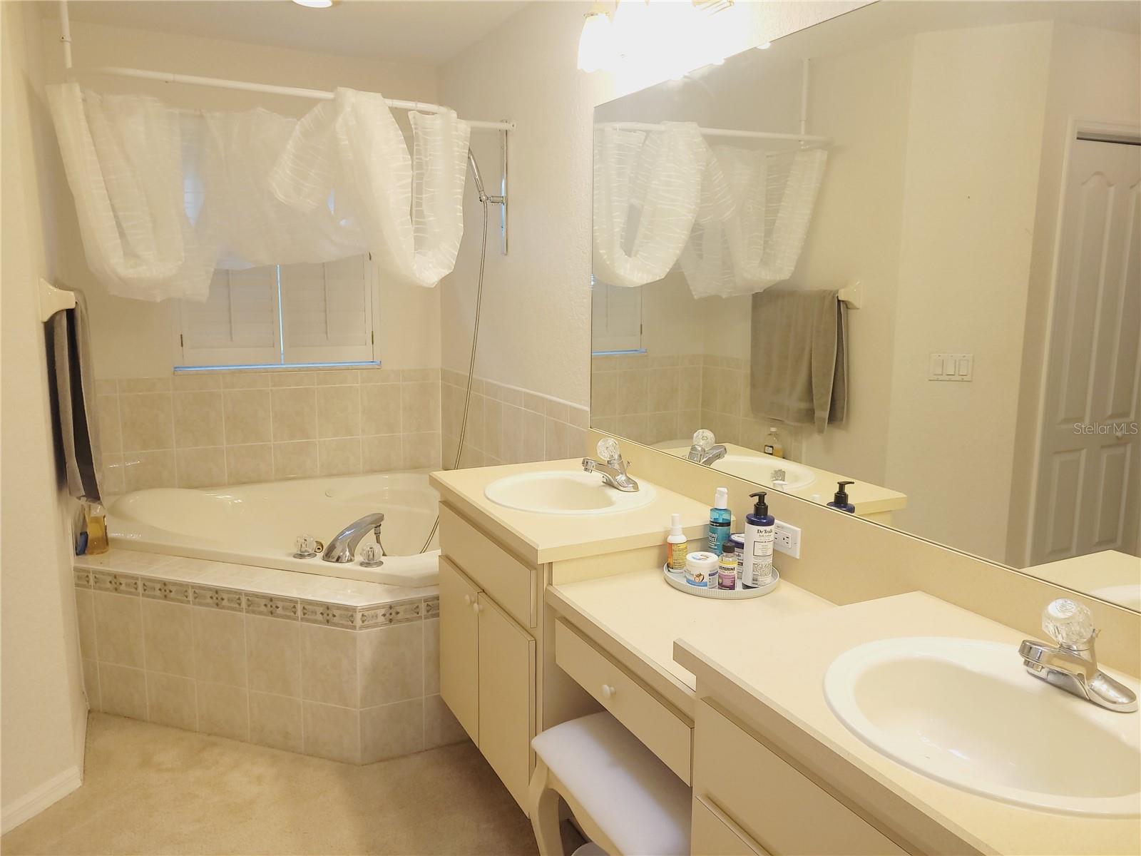 Image 22 of 39 For 376 Royal Palm Way