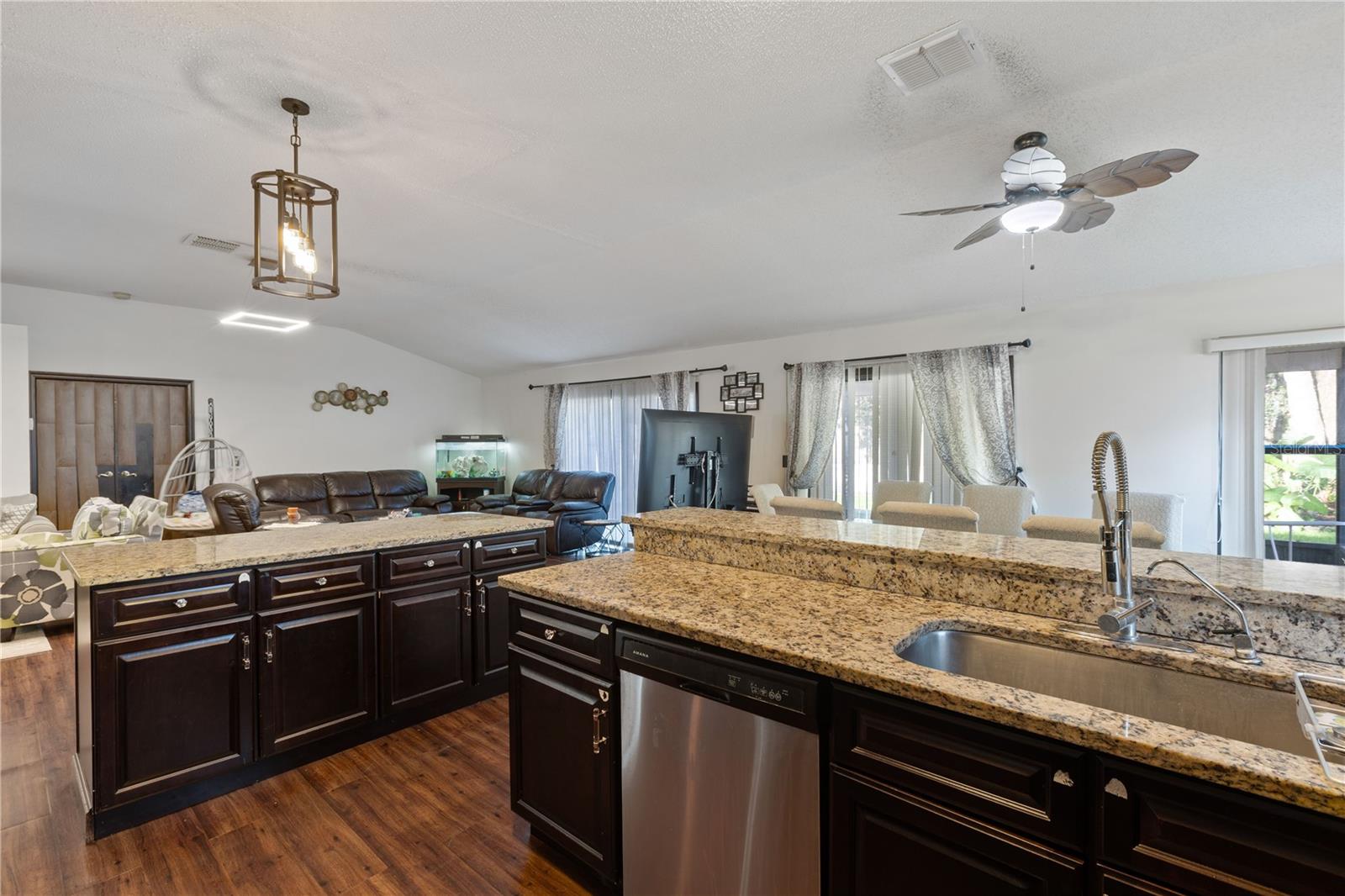 Listing photo id 8 for 5506 Redhawk Drive