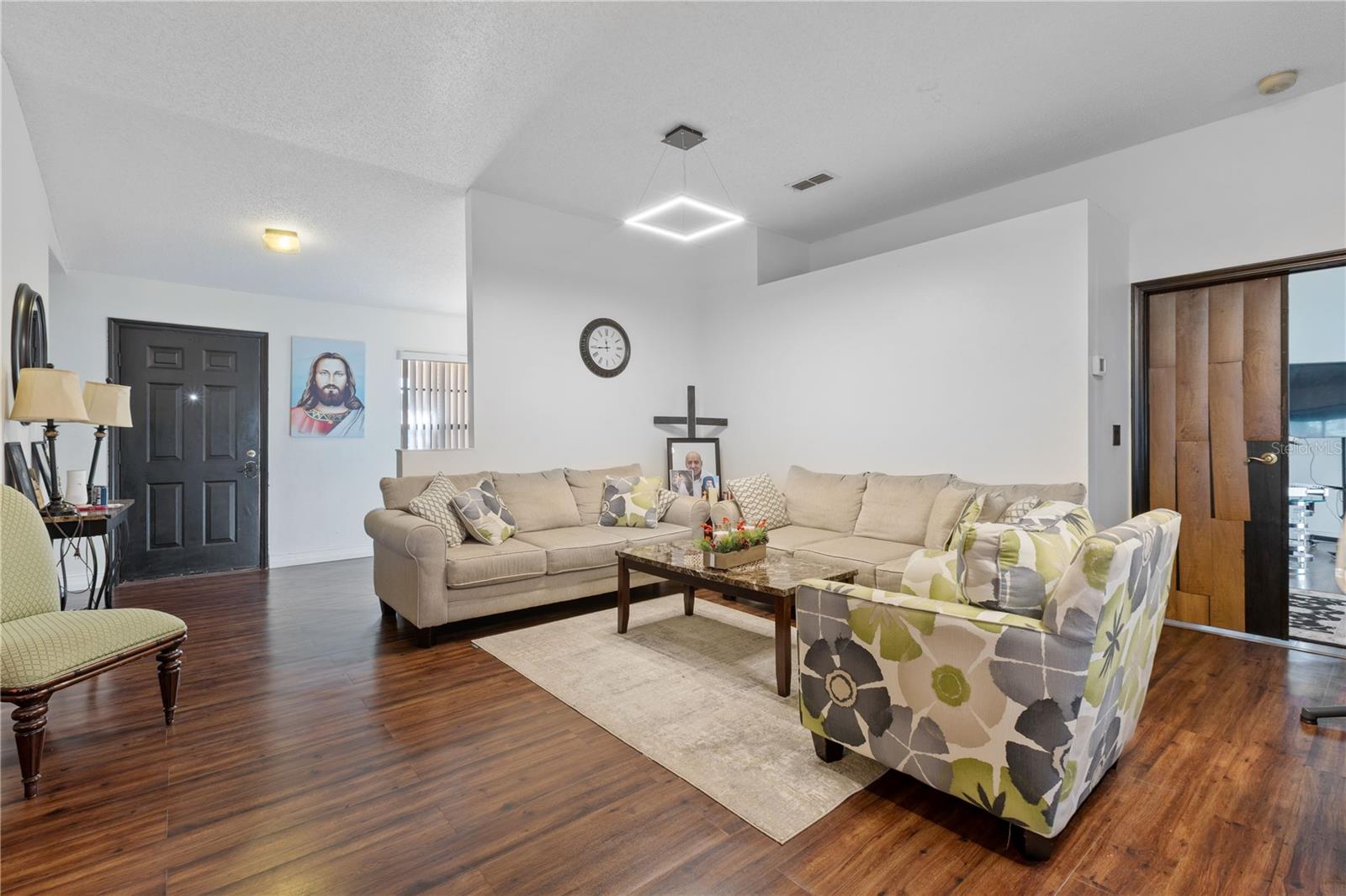 Listing photo id 10 for 5506 Redhawk Drive