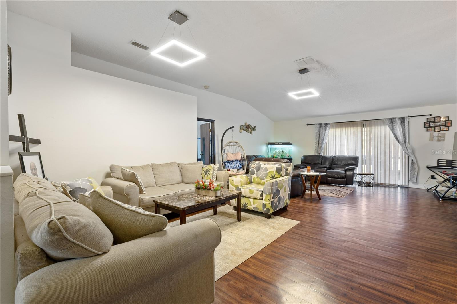 Listing photo id 11 for 5506 Redhawk Drive