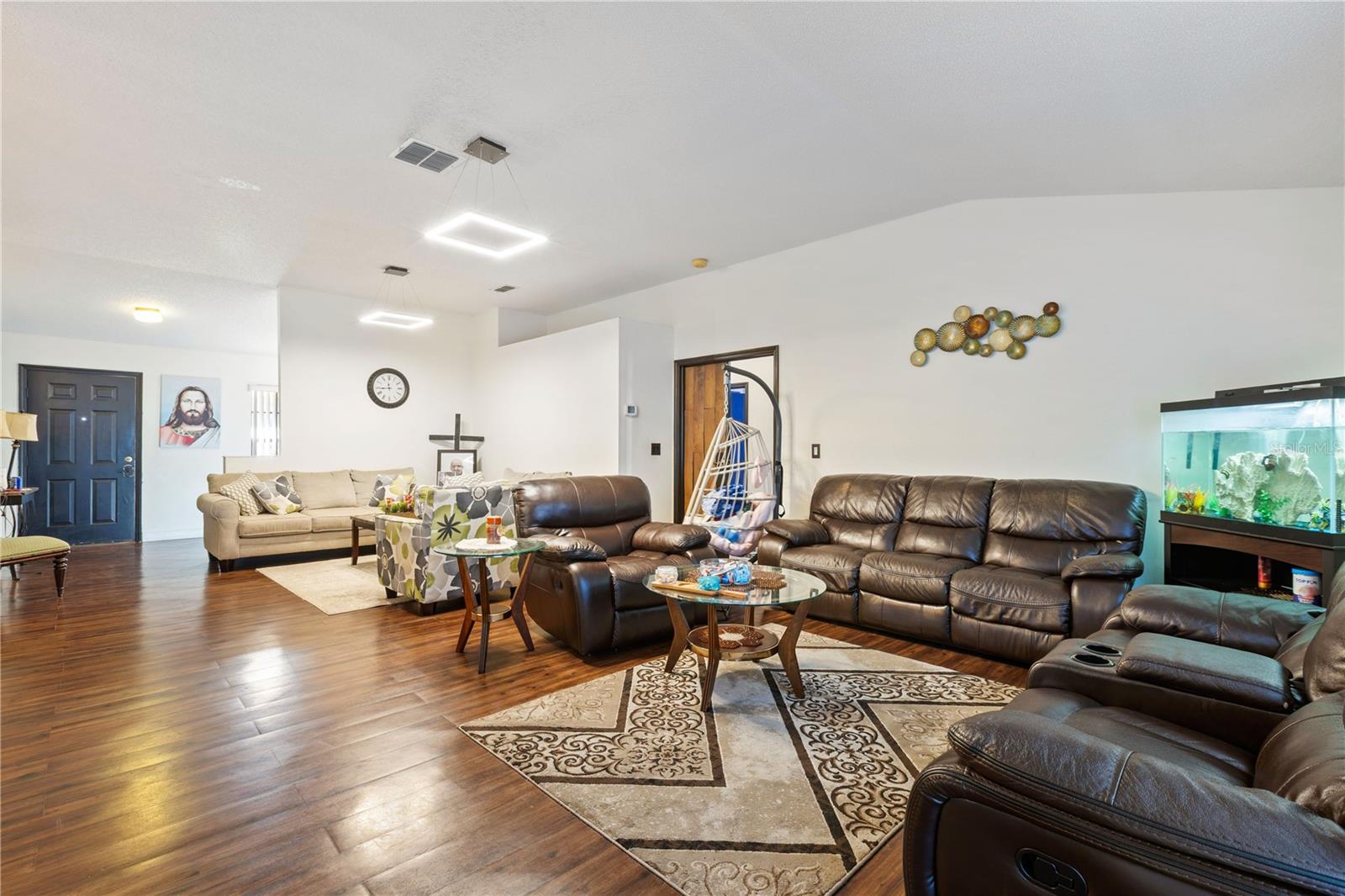 Listing photo id 13 for 5506 Redhawk Drive