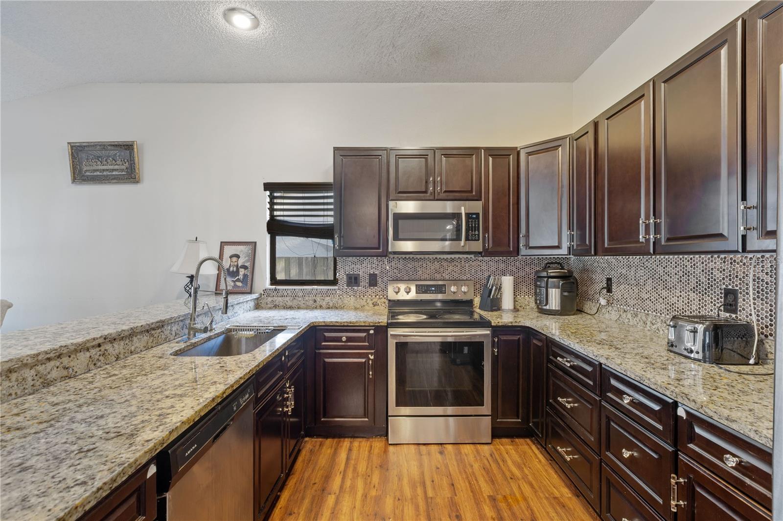 Listing photo id 6 for 5506 Redhawk Drive
