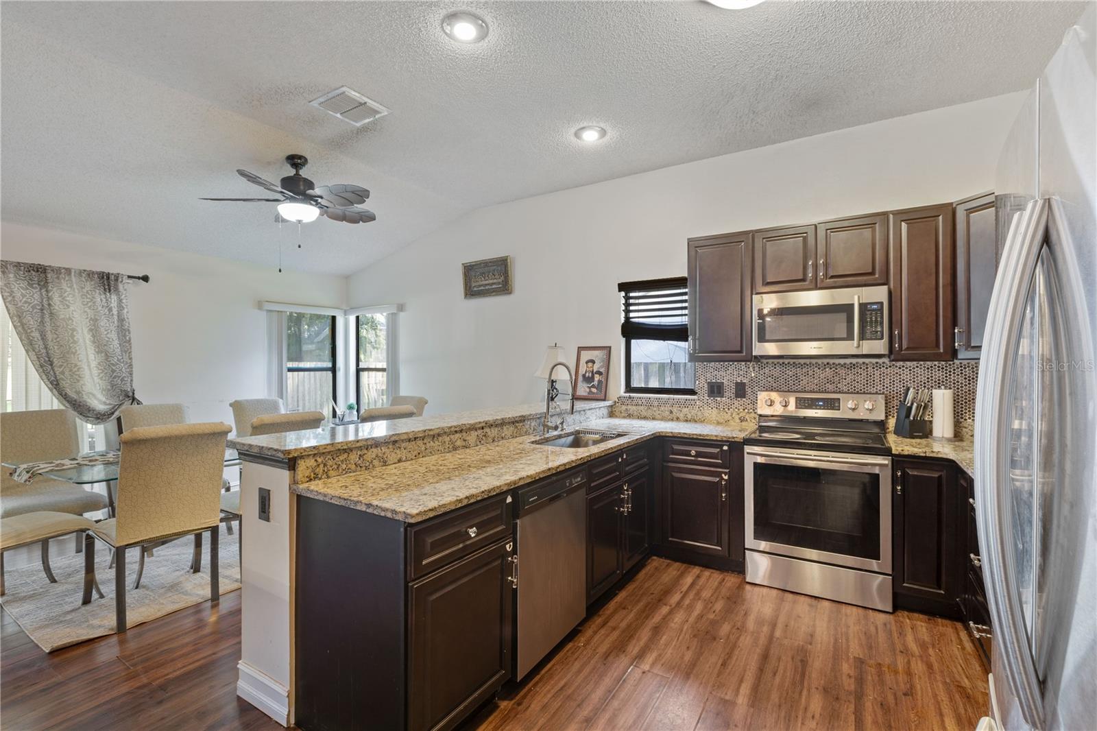 Listing photo id 7 for 5506 Redhawk Drive
