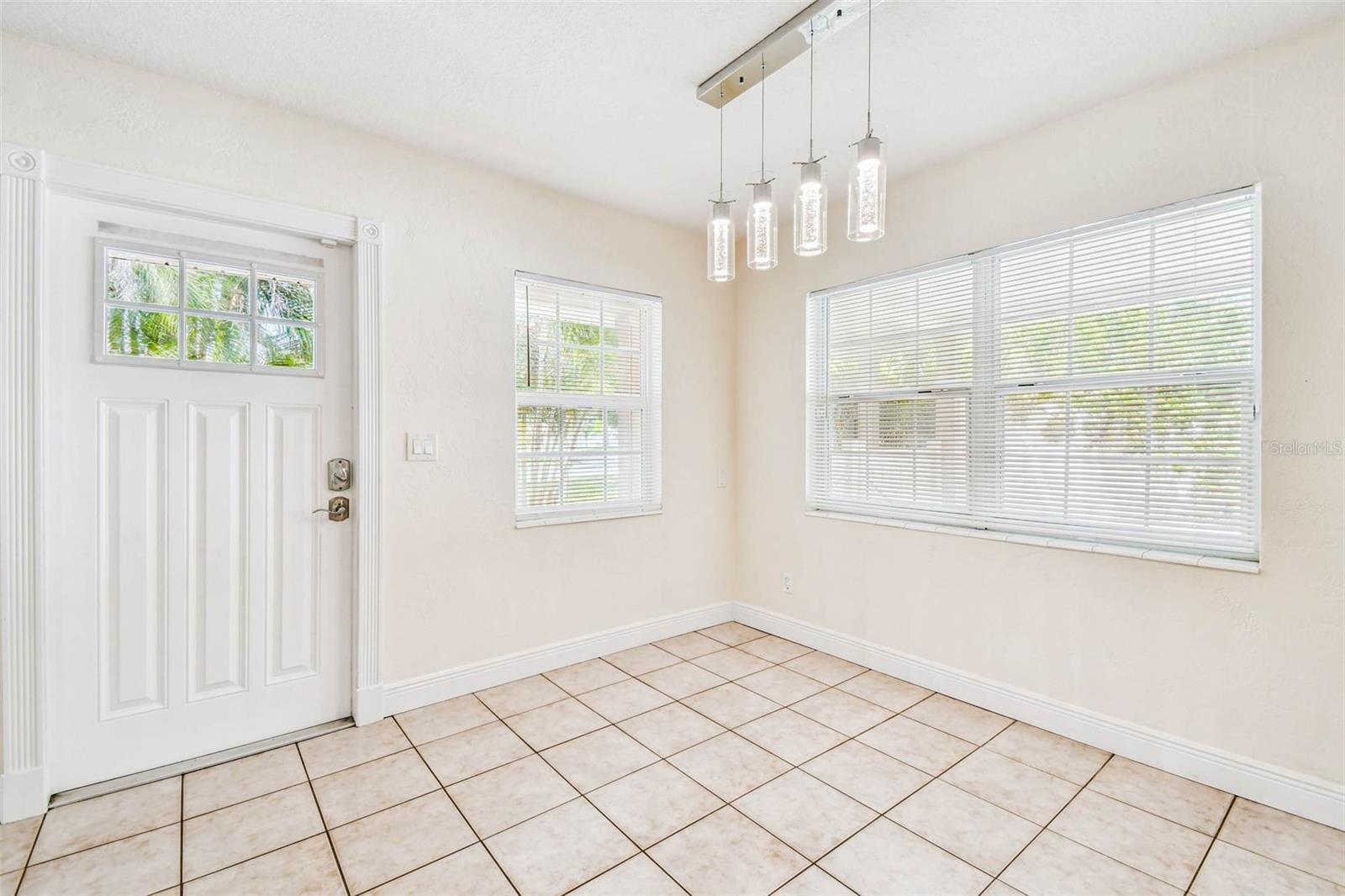 Image 6 of 47 For 5500 30th Avenue N