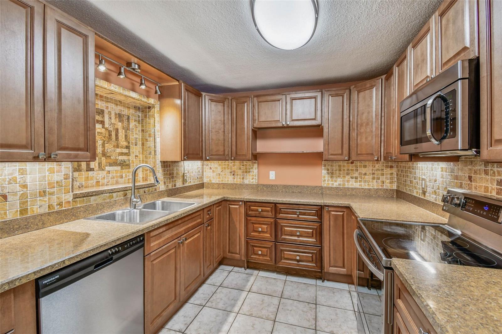 Image 9 of 47 For 5500 30th Avenue N