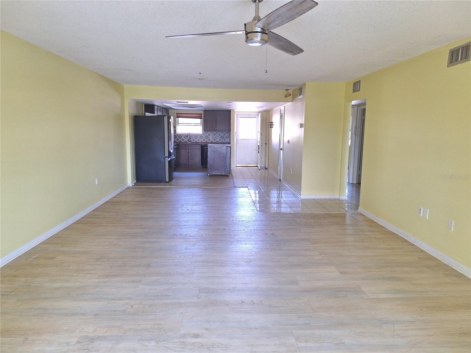 Image 42 of 75 For 4518 Garnet Drive 202