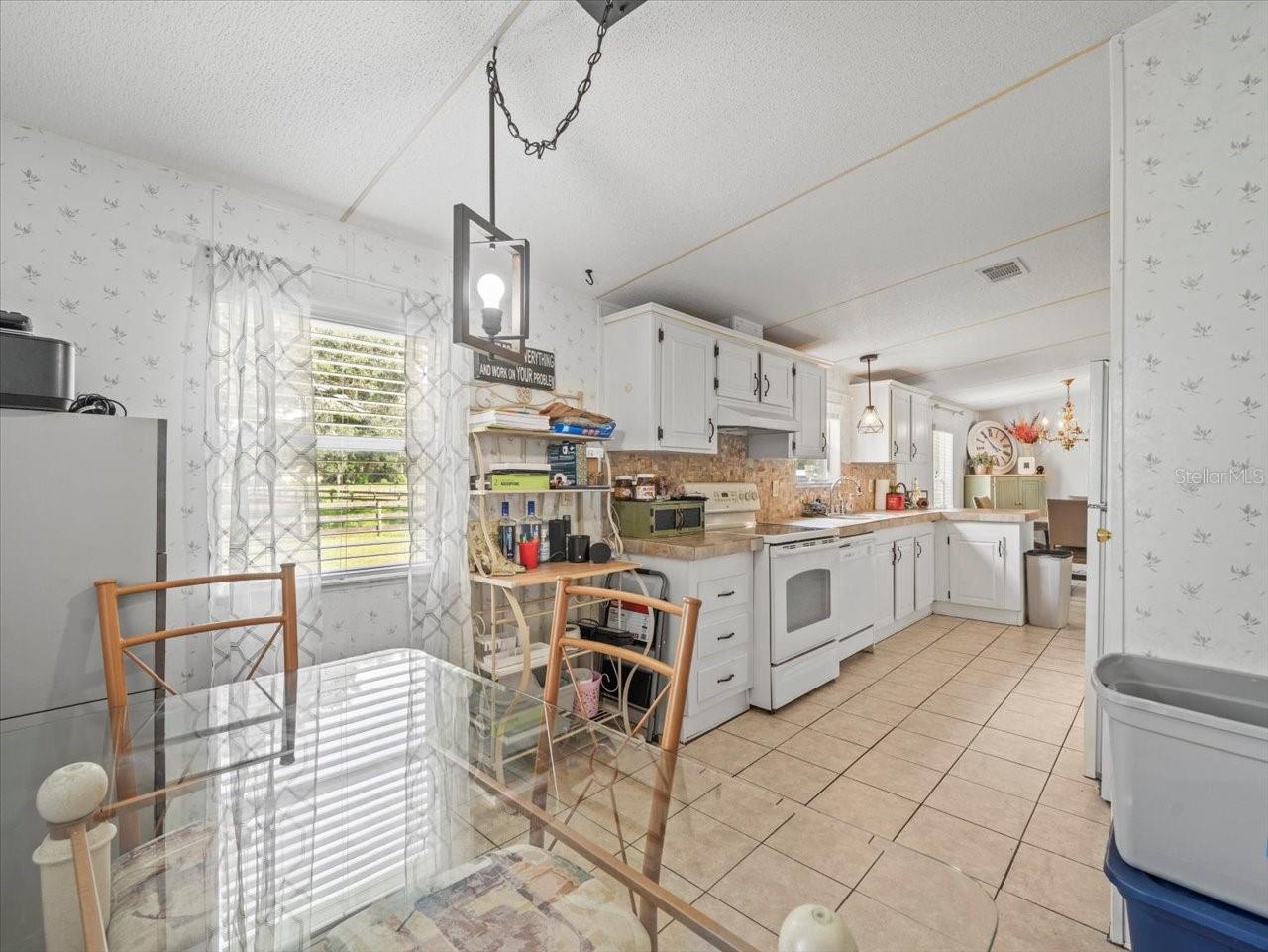Image 17 of 44 For 18810 Kuka Lane