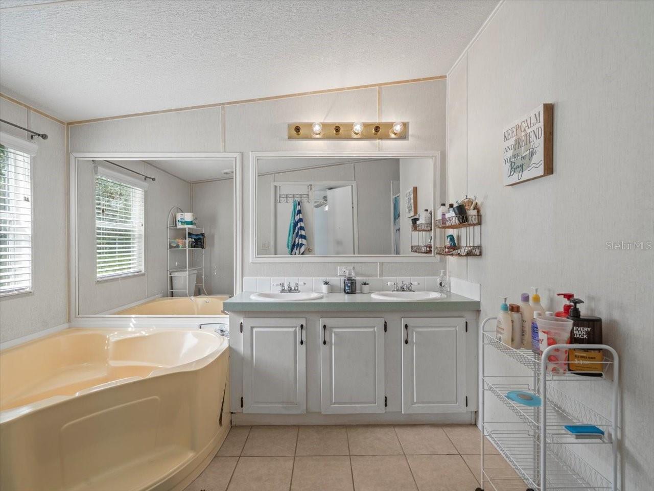 Image 21 of 44 For 18810 Kuka Lane