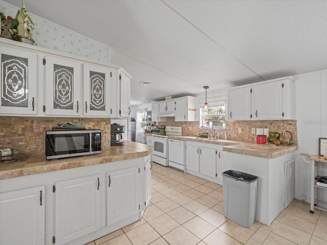 Image 9 of 44 For 18810 Kuka Lane