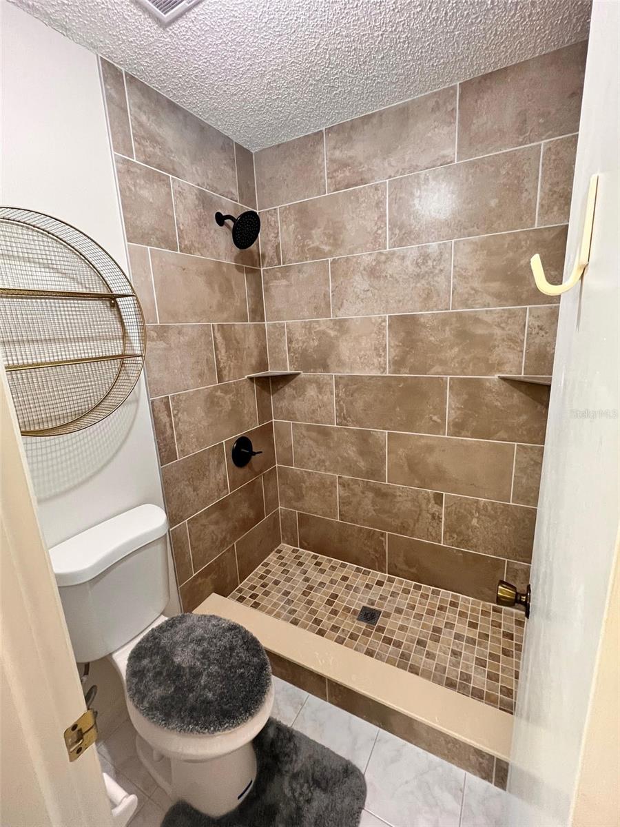 Listing photo id 8 for 2928 Stillwell Court