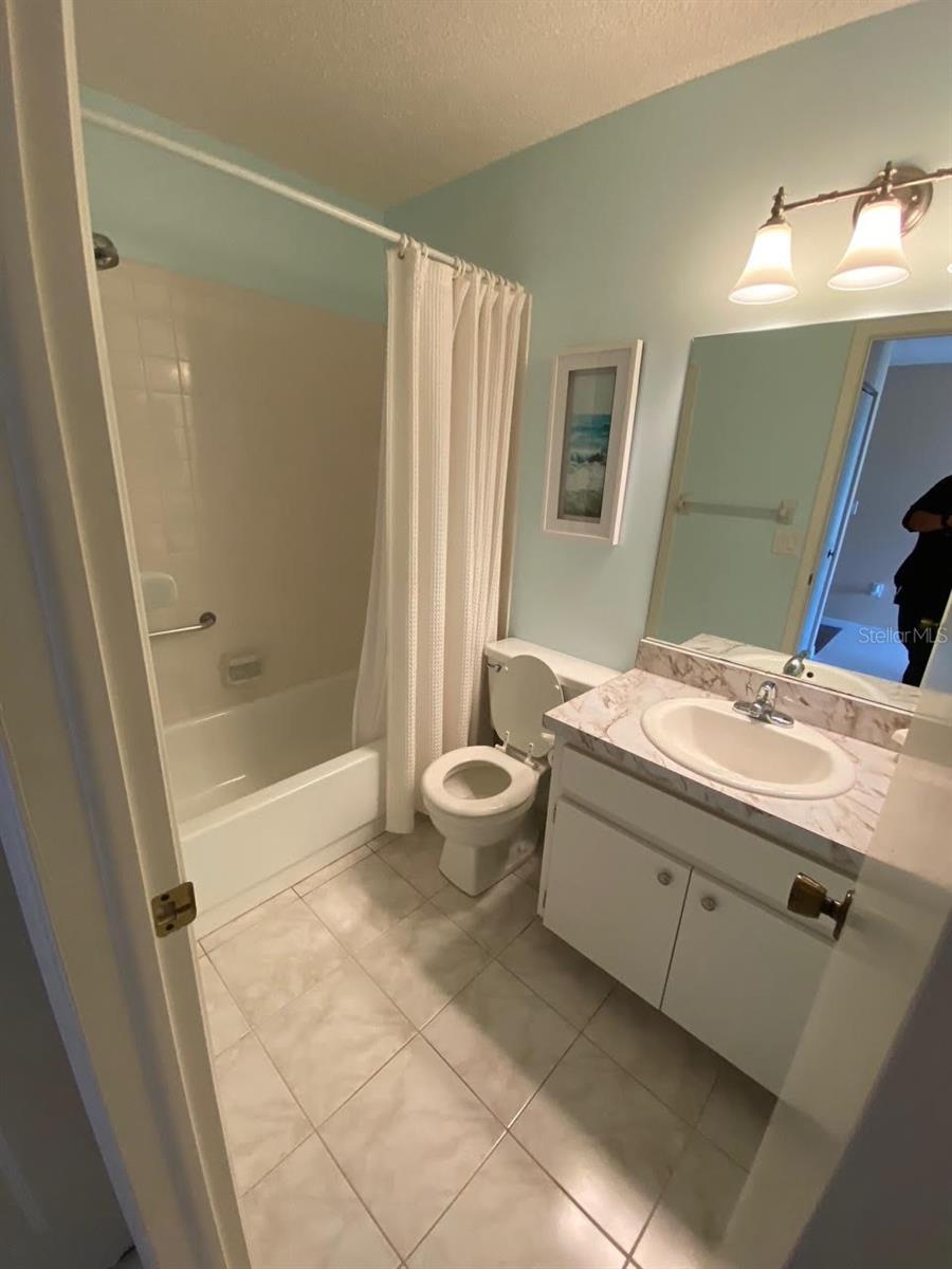 Listing photo id 11 for 2928 Stillwell Court