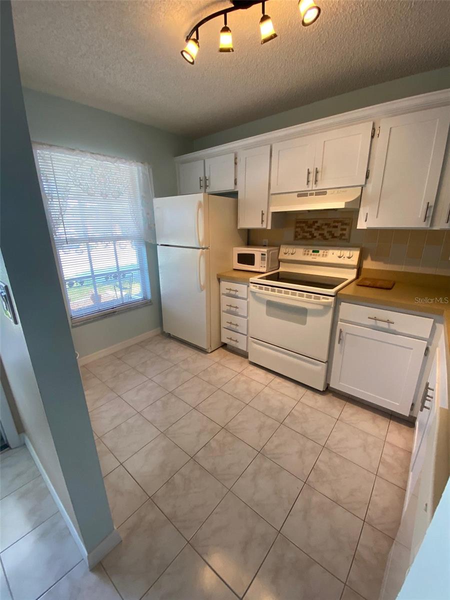 Listing photo id 0 for 2928 Stillwell Court