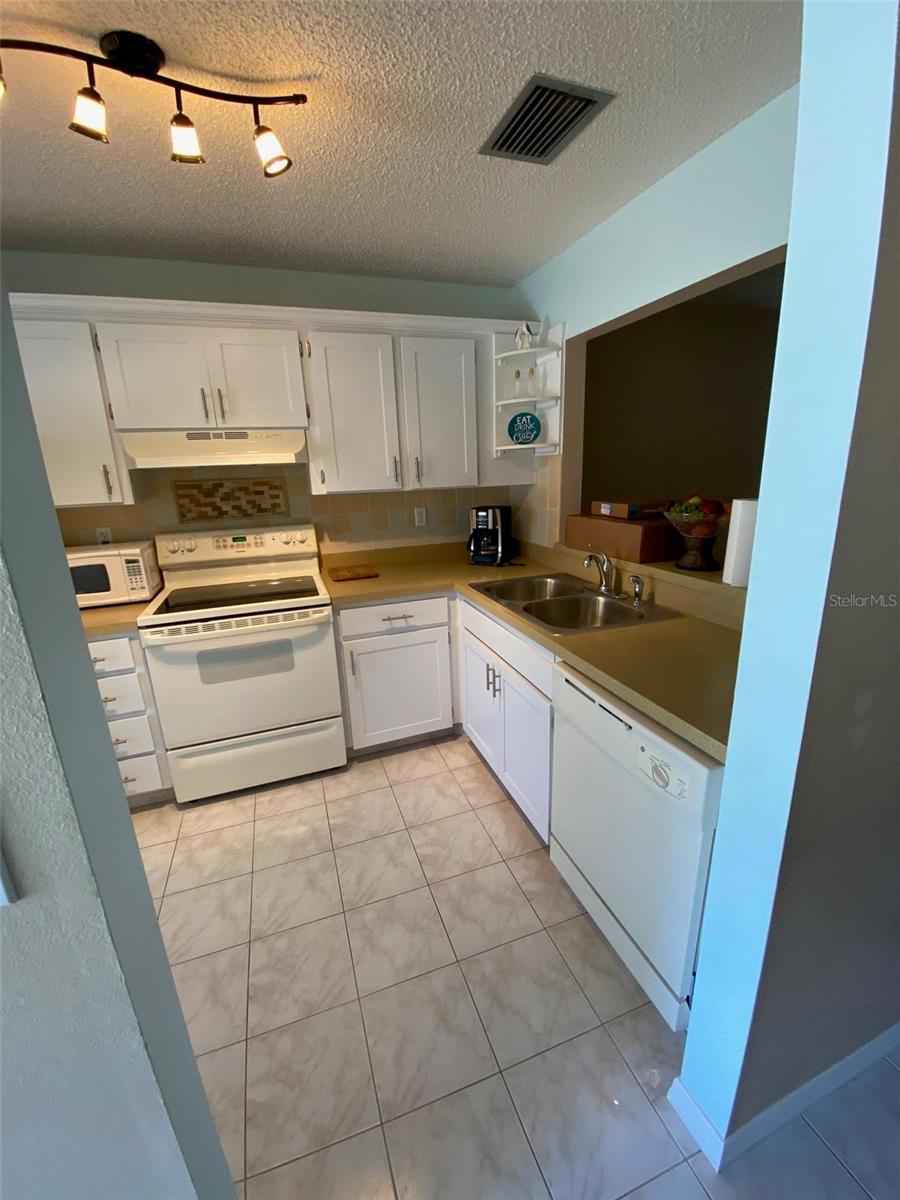 Listing photo id 1 for 2928 Stillwell Court
