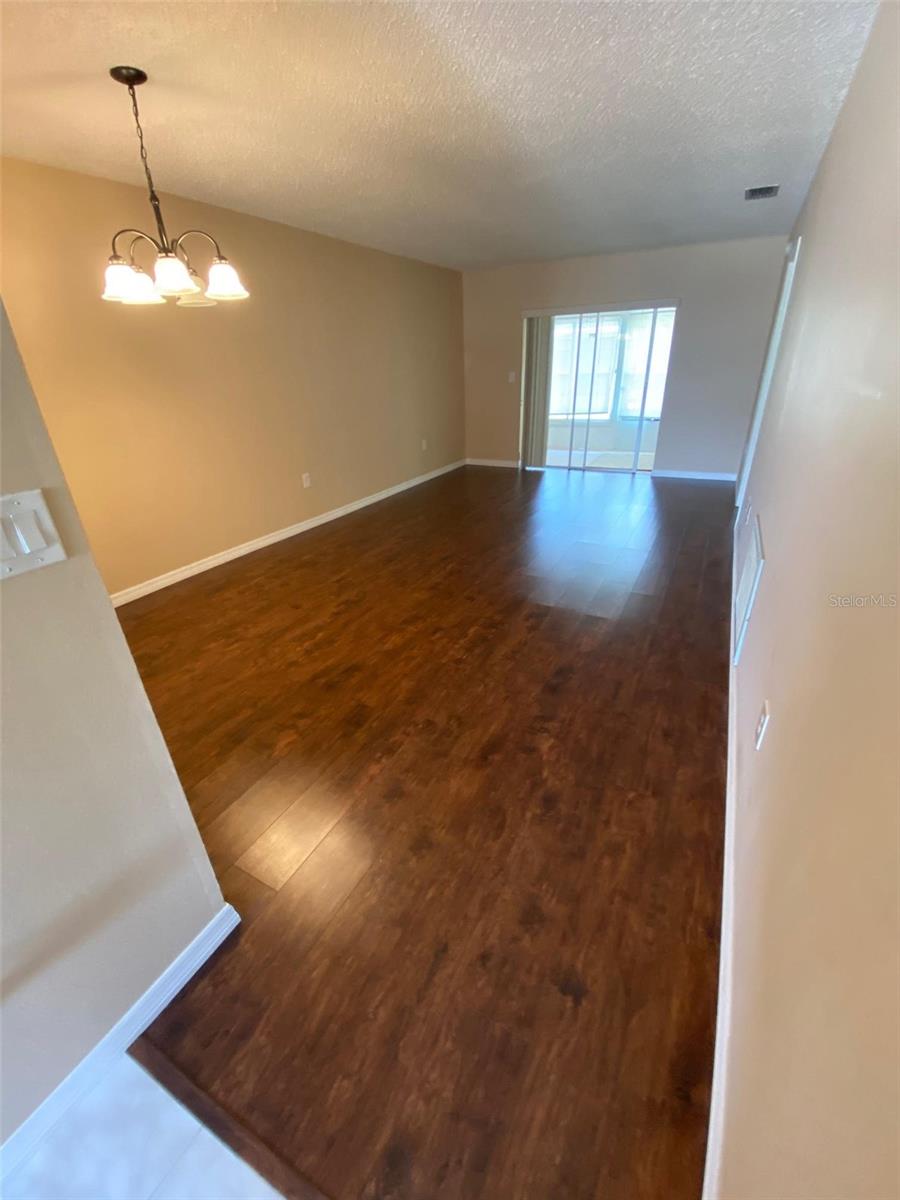 Listing photo id 3 for 2928 Stillwell Court