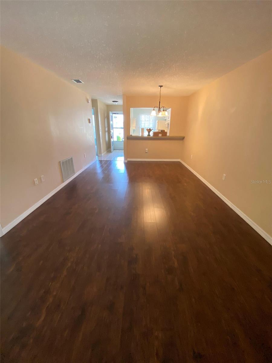 Listing photo id 4 for 2928 Stillwell Court