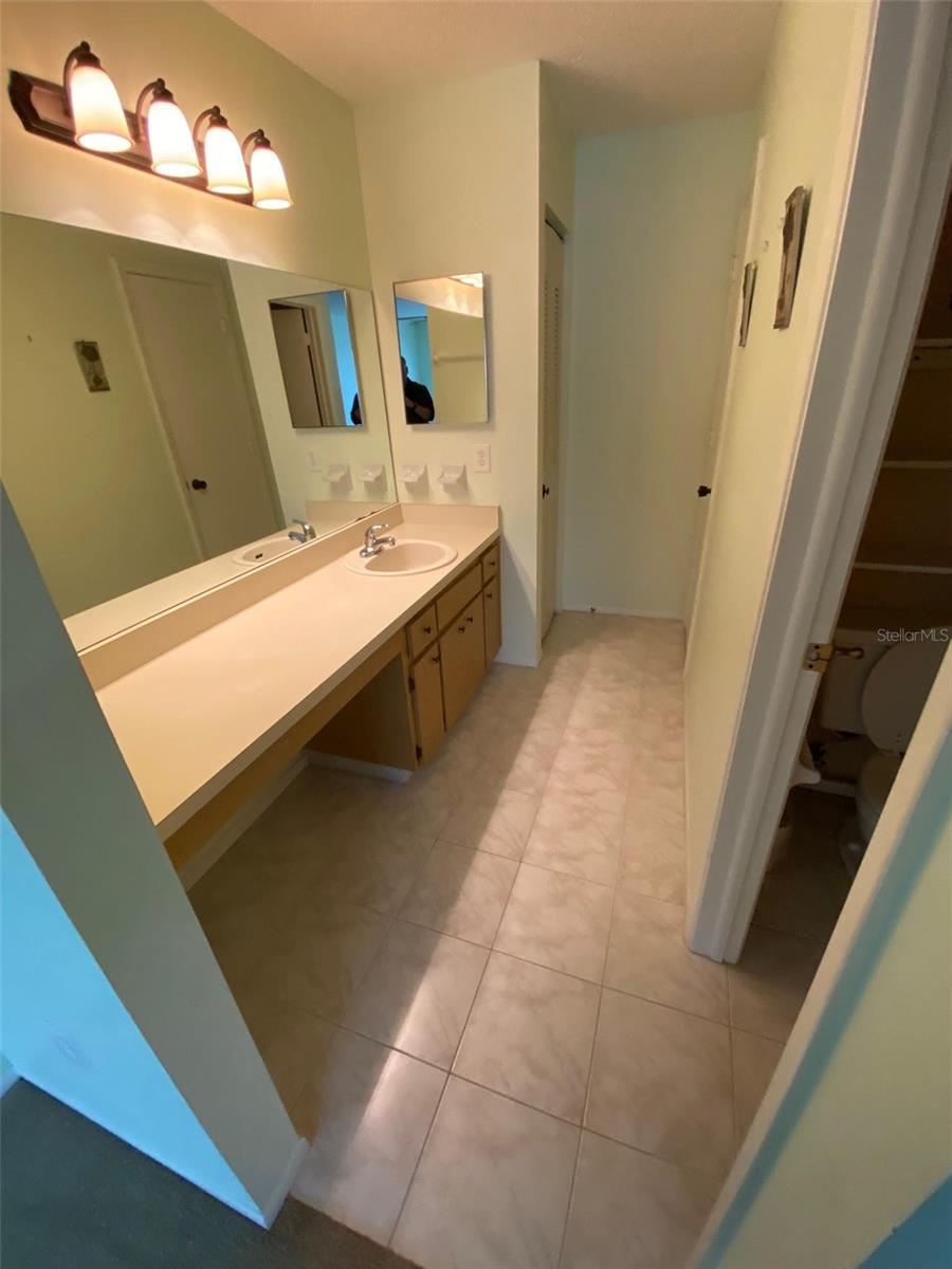 Listing photo id 7 for 2928 Stillwell Court