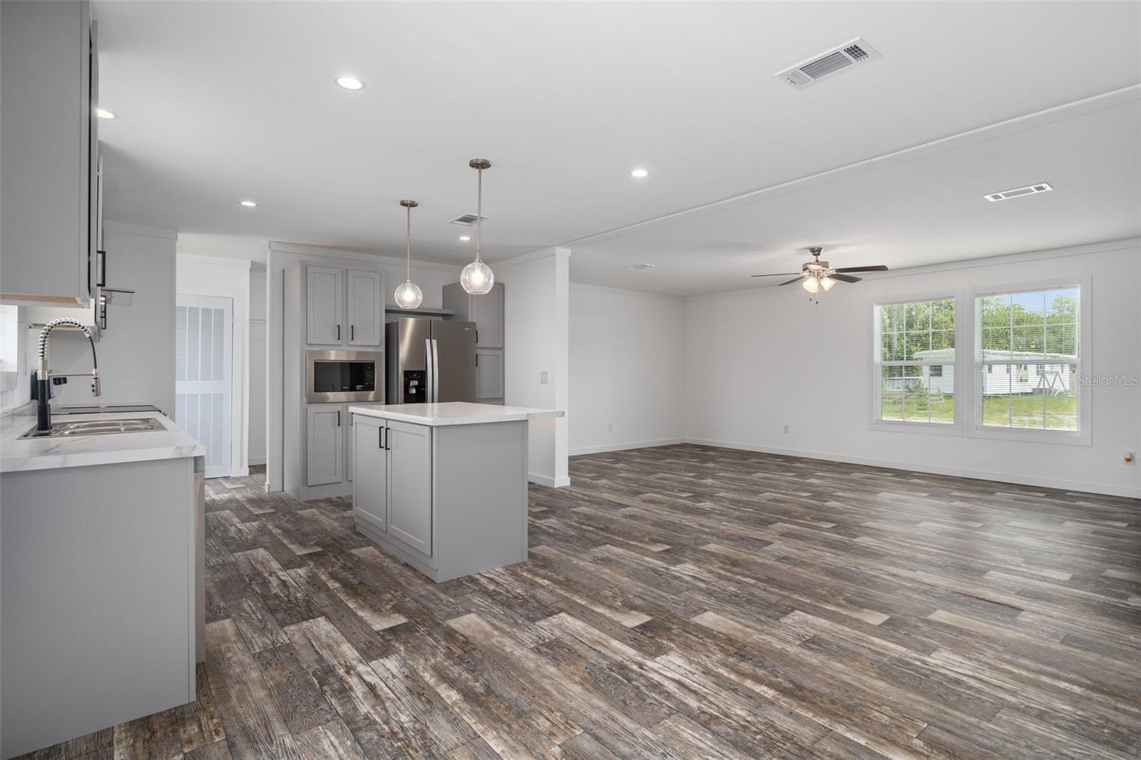 Image 10 of 41 For 16092 Naples Street