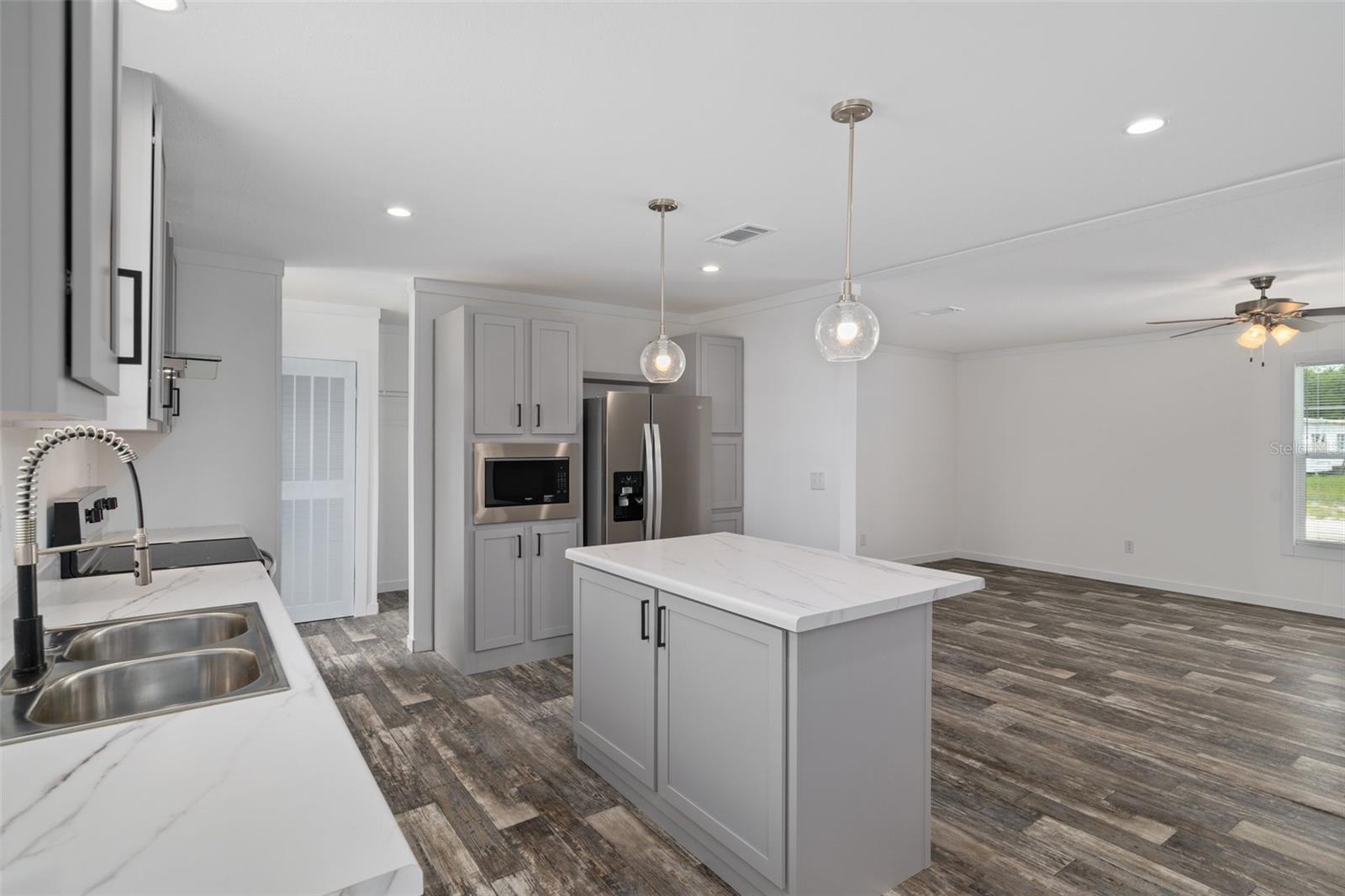 Image 11 of 41 For 16092 Naples Street