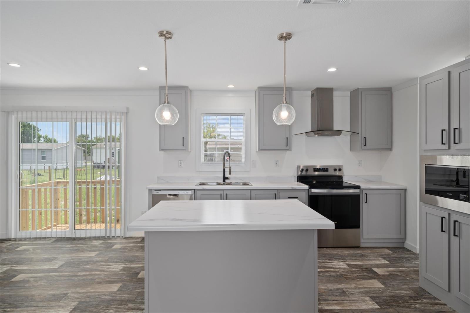 Image 14 of 41 For 16092 Naples Street