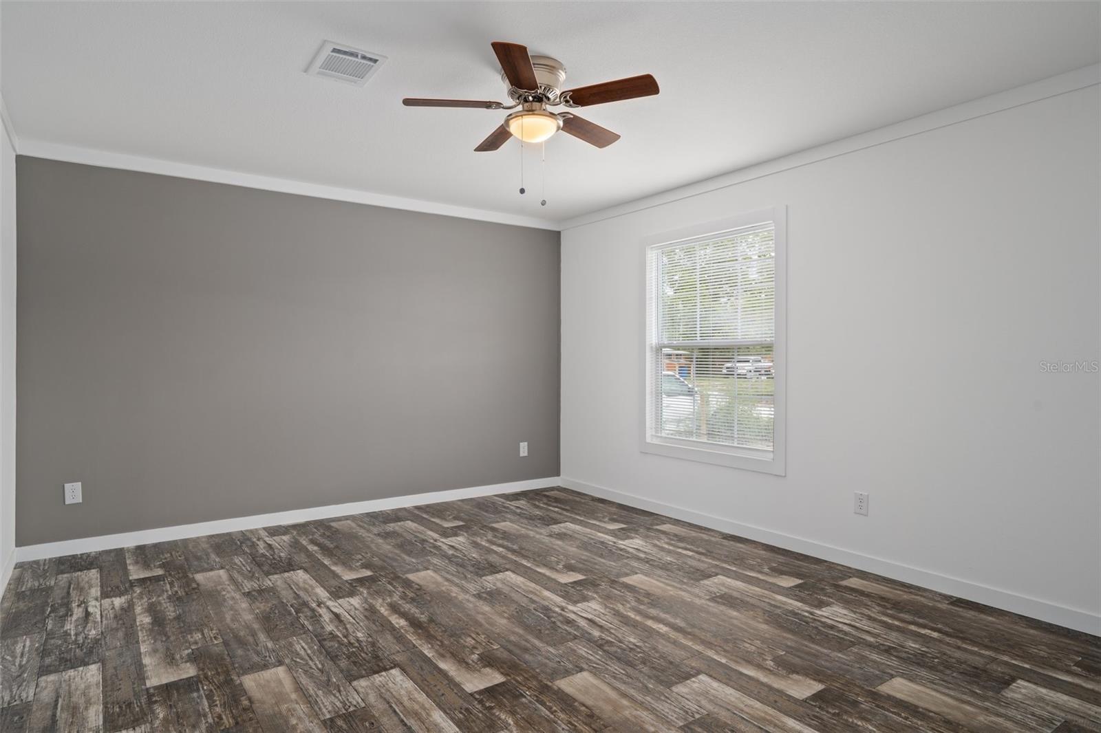 Image 16 of 41 For 16092 Naples Street