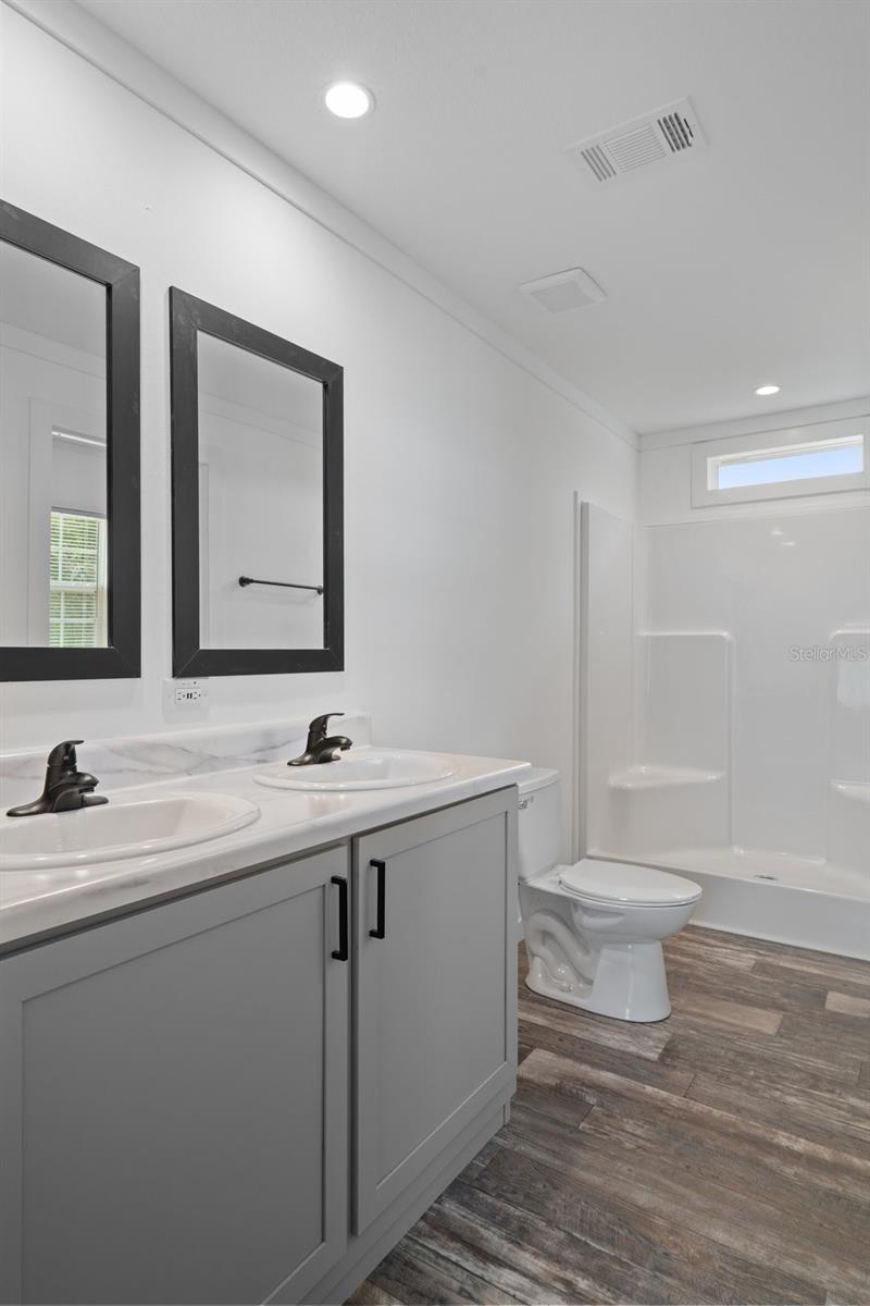 Image 21 of 41 For 16092 Naples Street