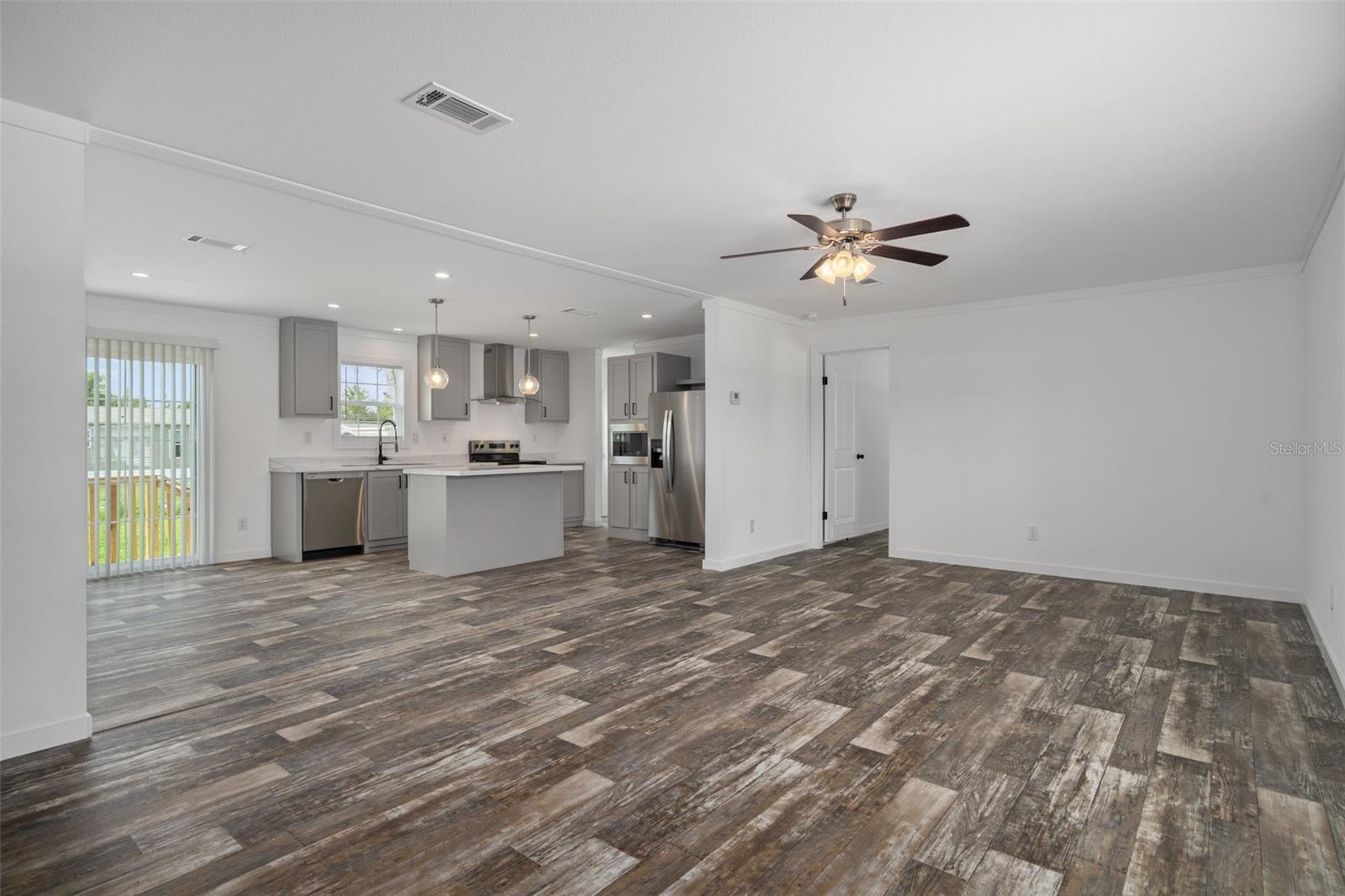 Image 4 of 41 For 16092 Naples Street