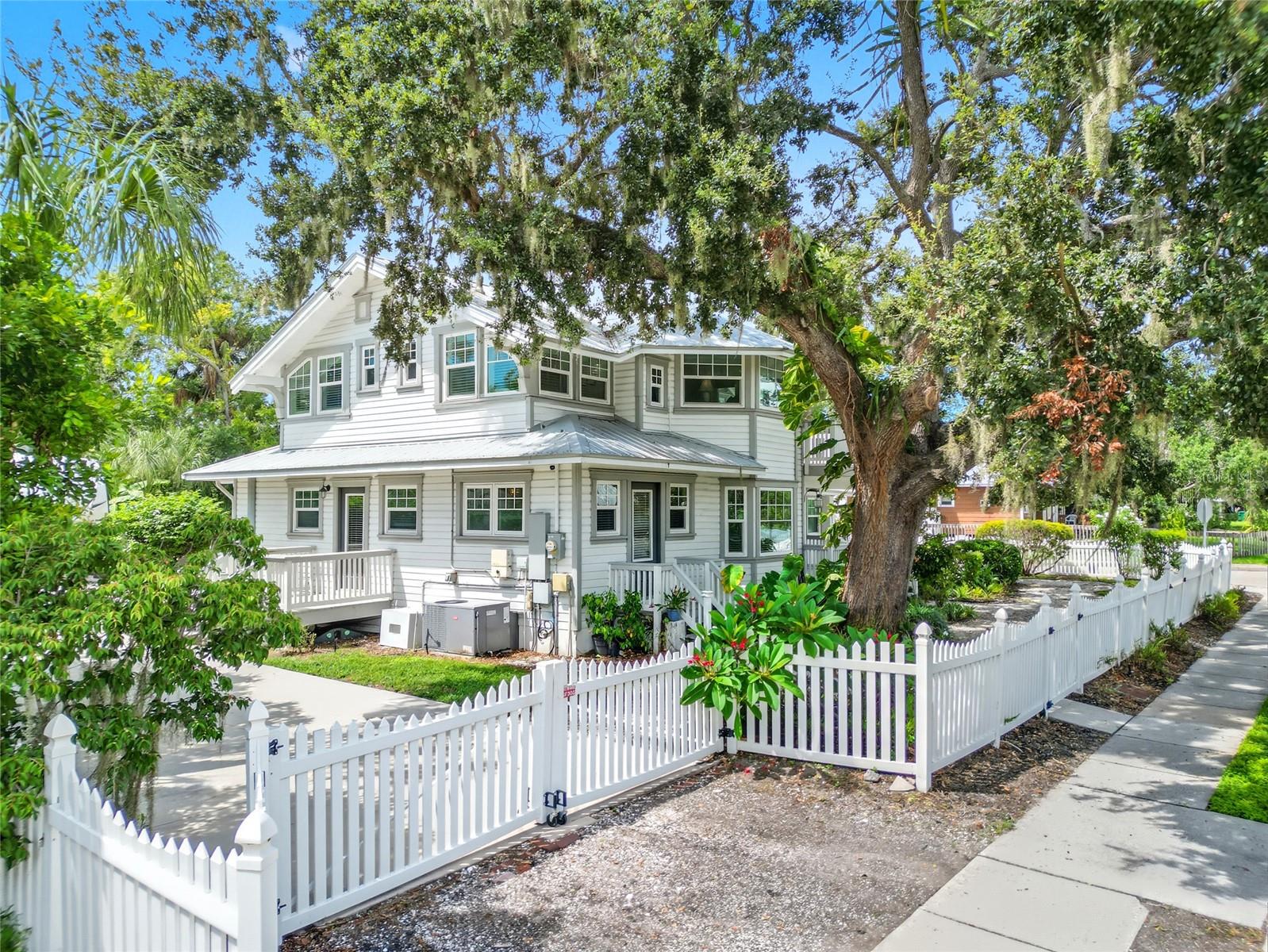 Image 9 of 44 For 601 5th Street W