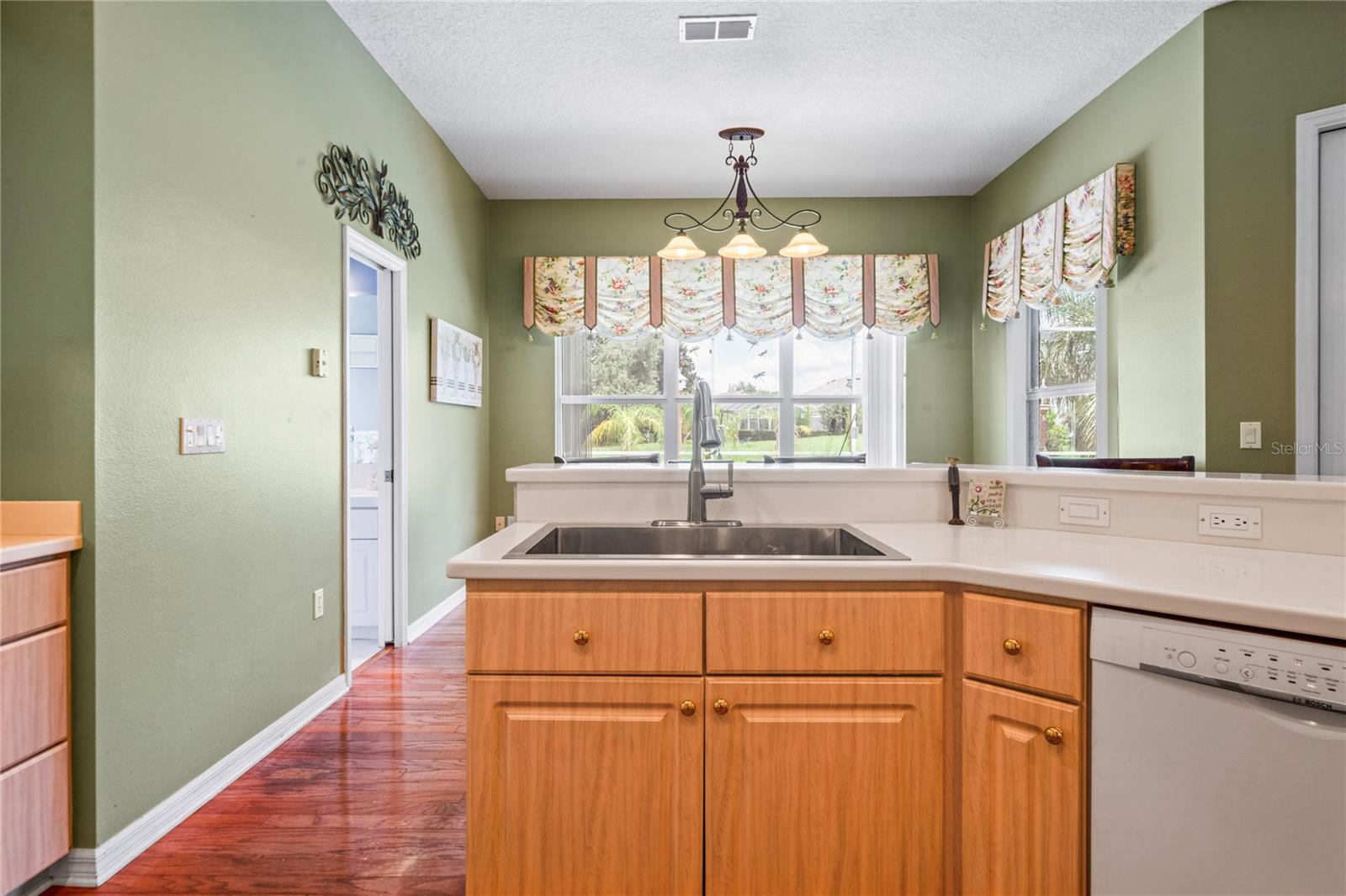 Image 11 of 62 For 9272 Westshore Drive