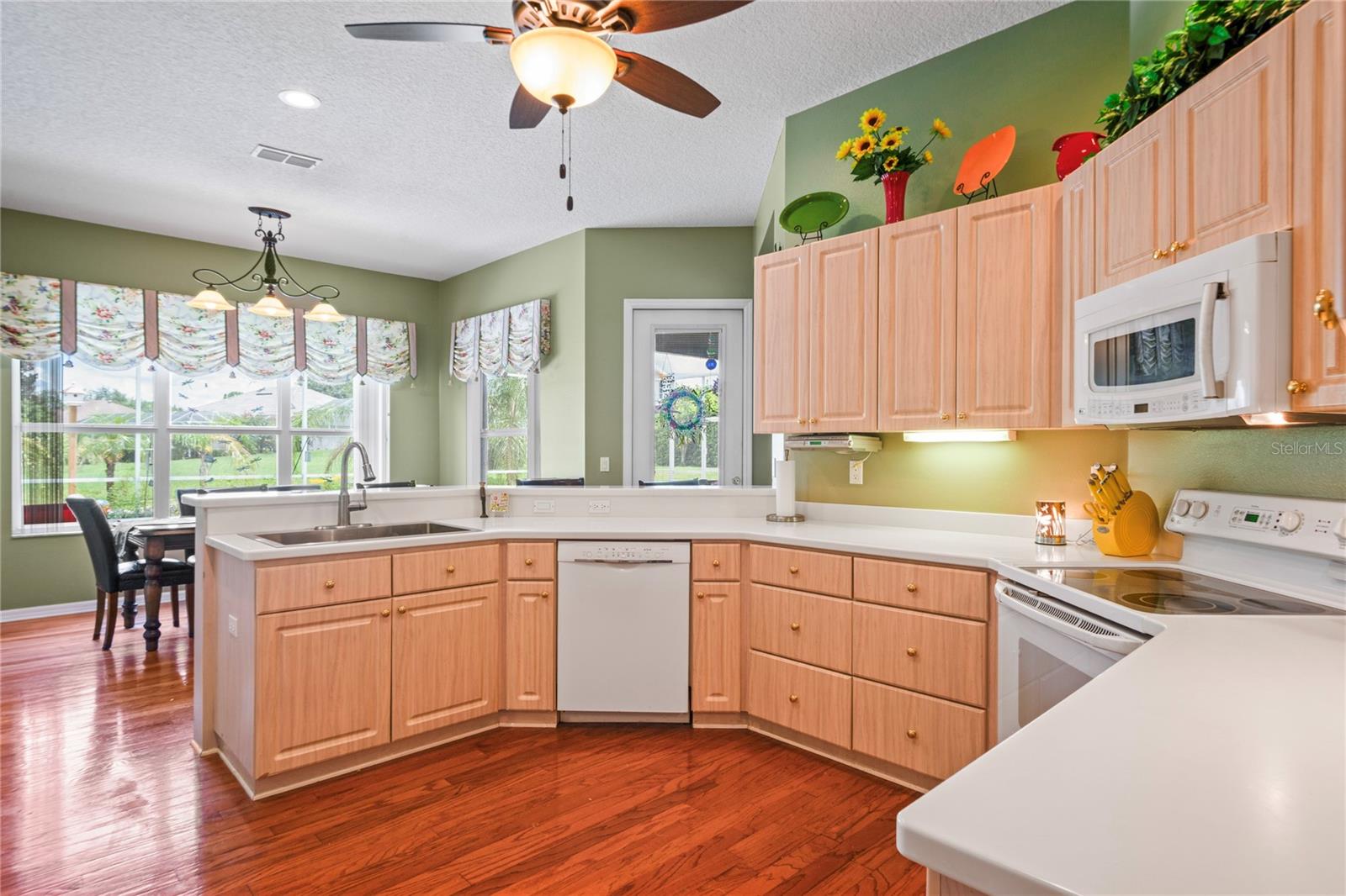 Image 12 of 62 For 9272 Westshore Drive
