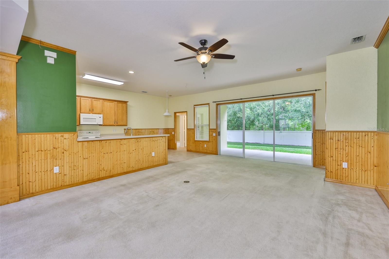 Listing photo id 4 for 5717 Riva Ridge Drive