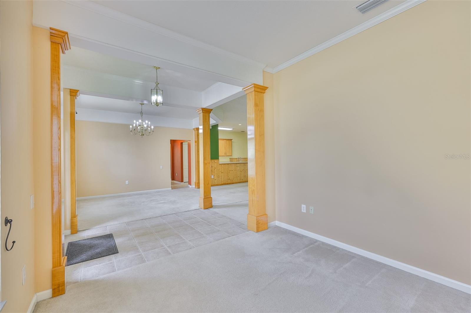 Listing photo id 7 for 5717 Riva Ridge Drive