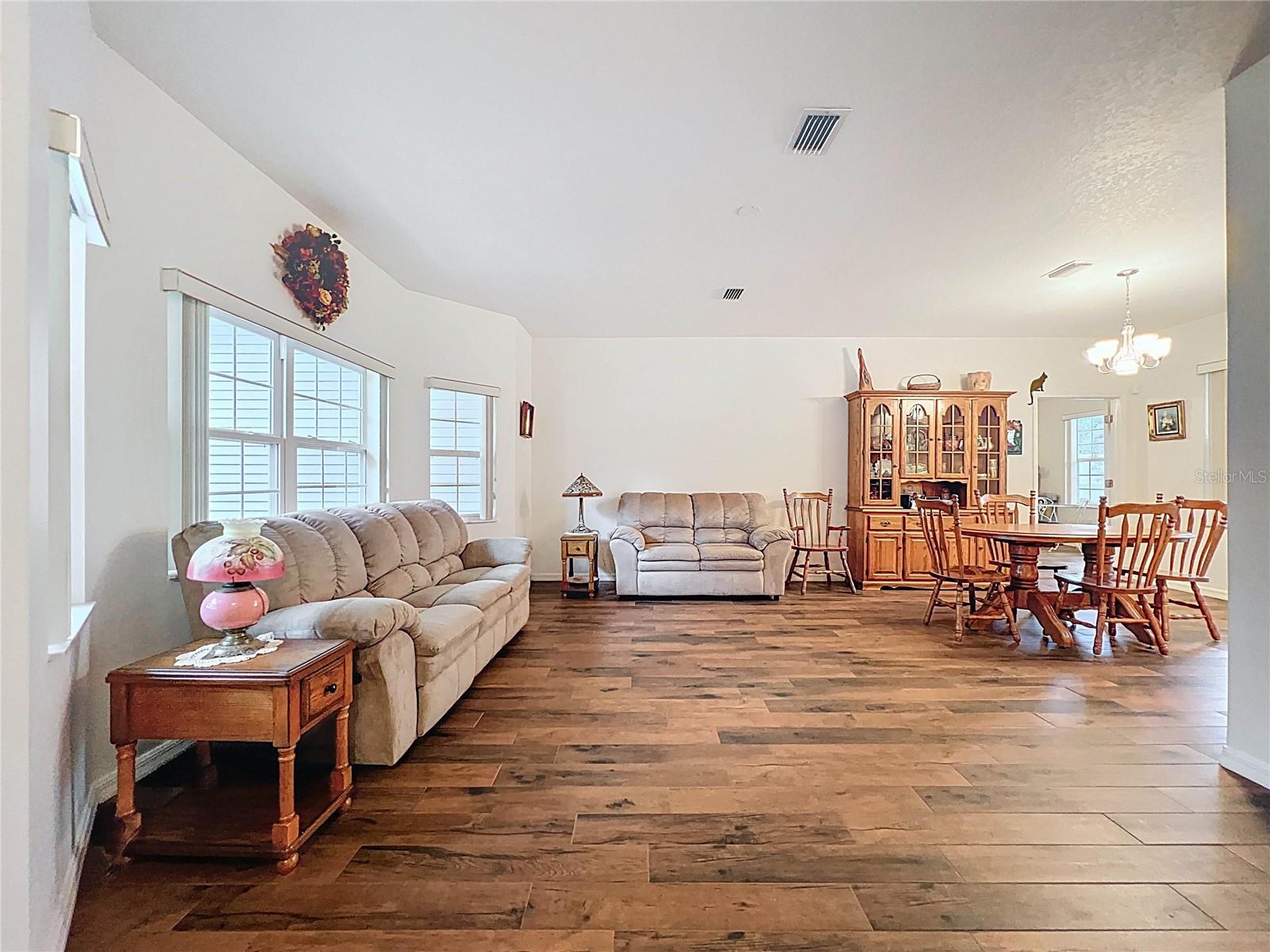Listing photo id 8 for 13383 Cooper Road