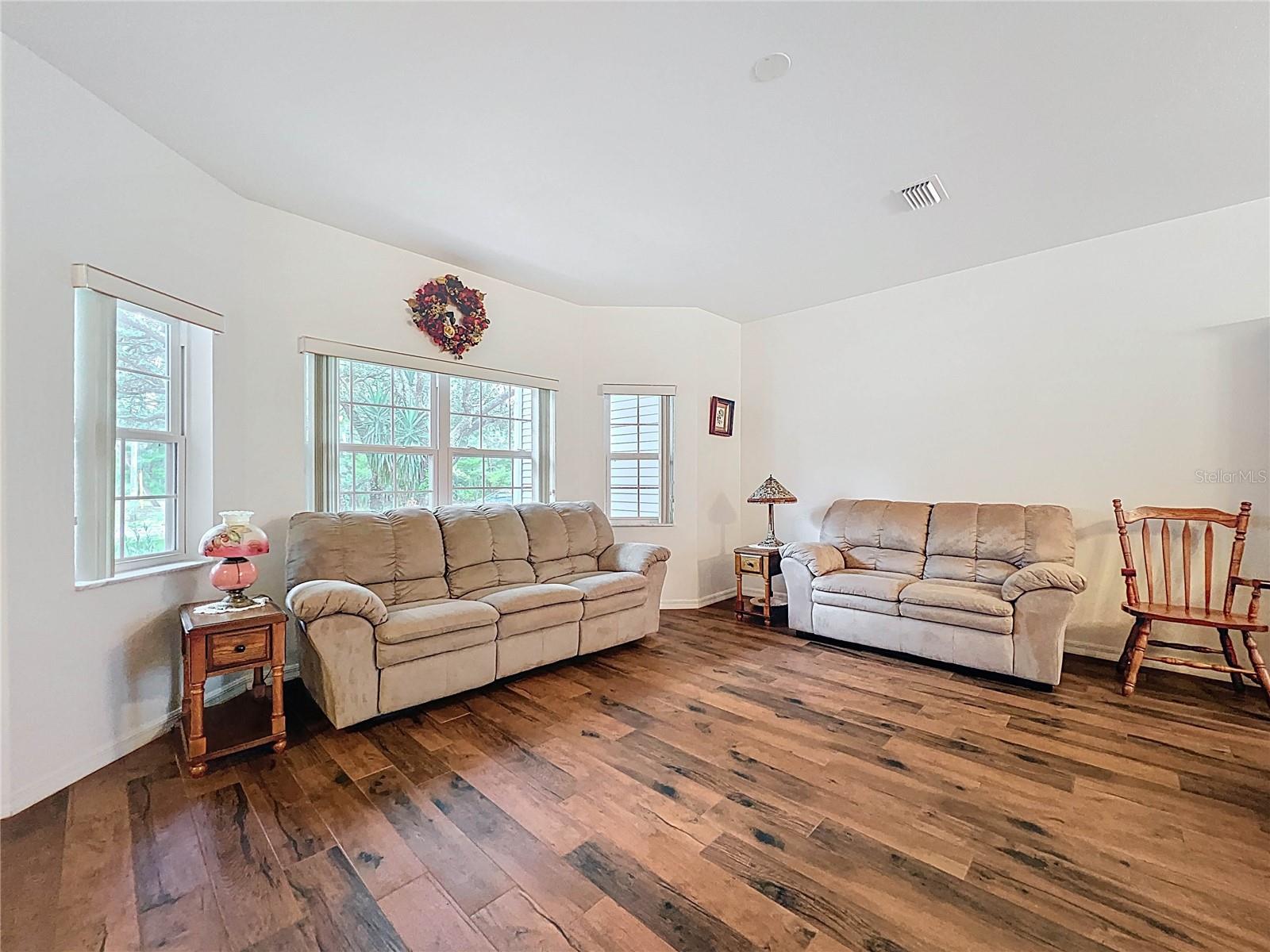 Listing photo id 9 for 13383 Cooper Road