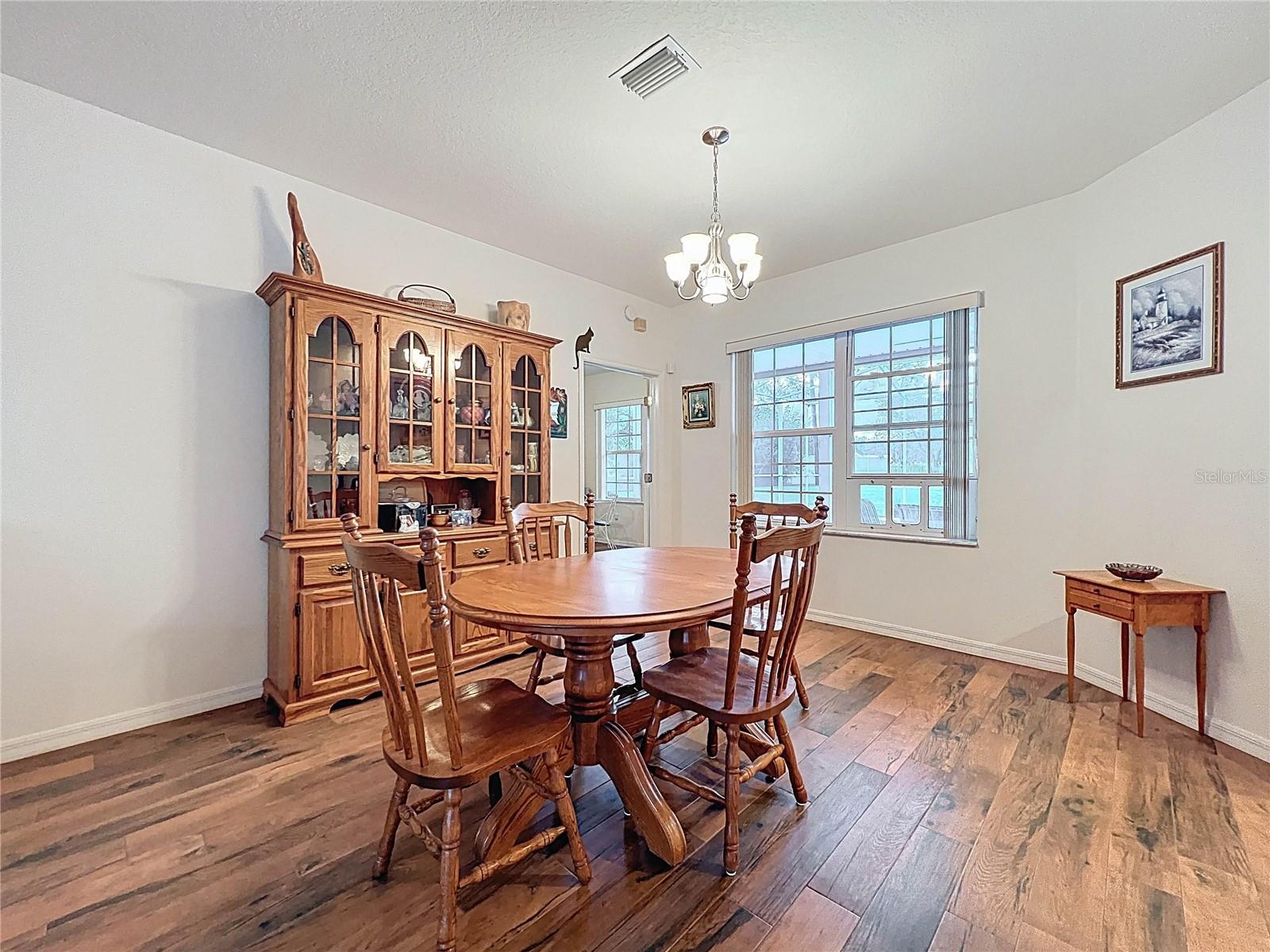 Listing photo id 10 for 13383 Cooper Road