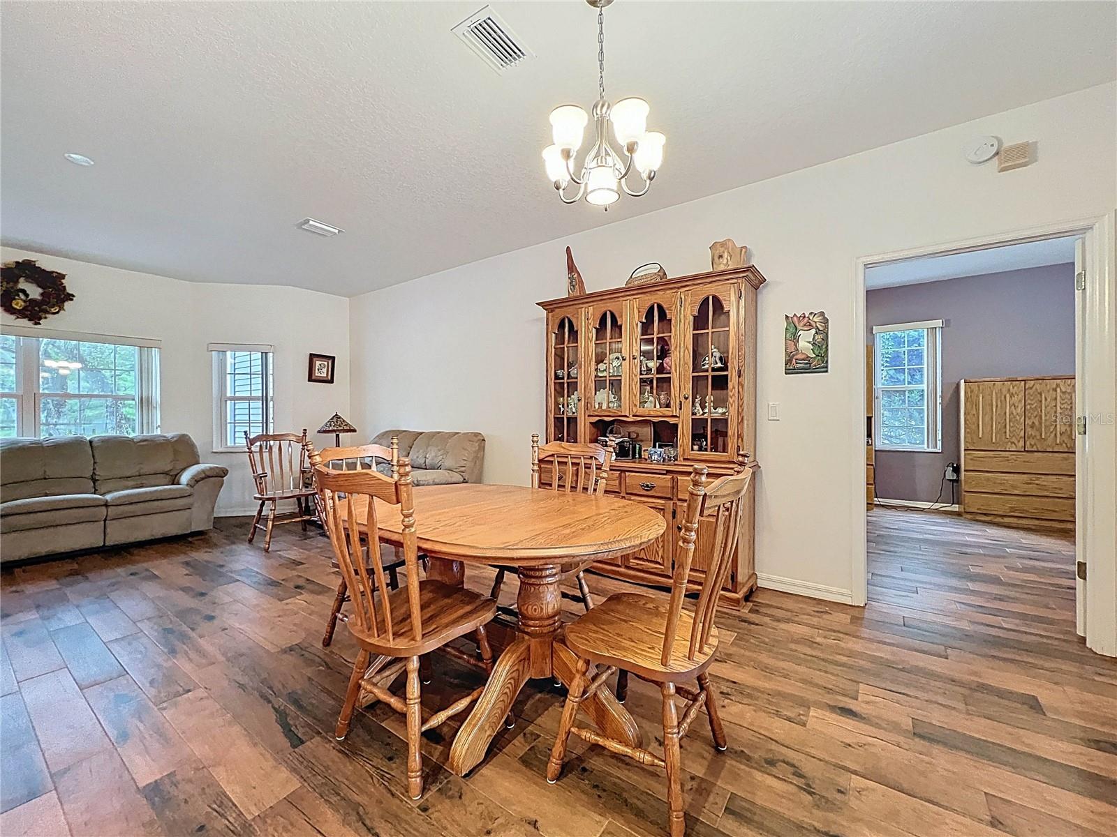 Listing photo id 11 for 13383 Cooper Road