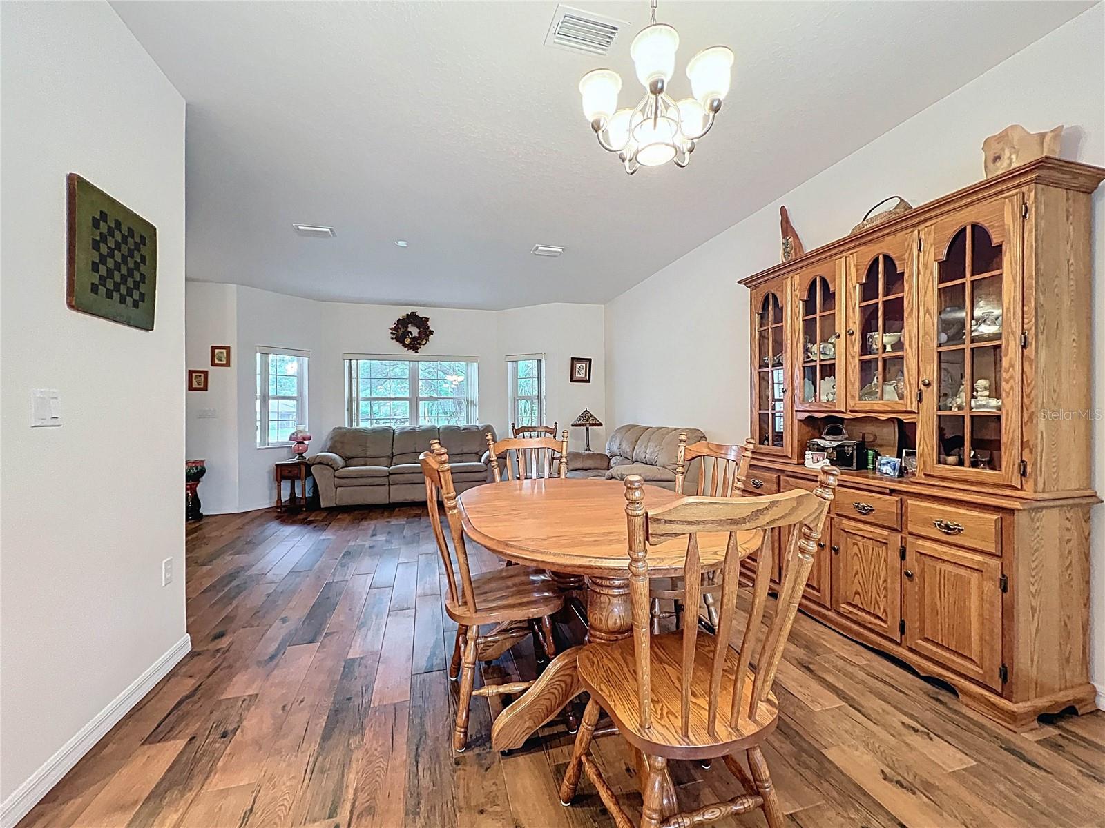 Listing photo id 12 for 13383 Cooper Road