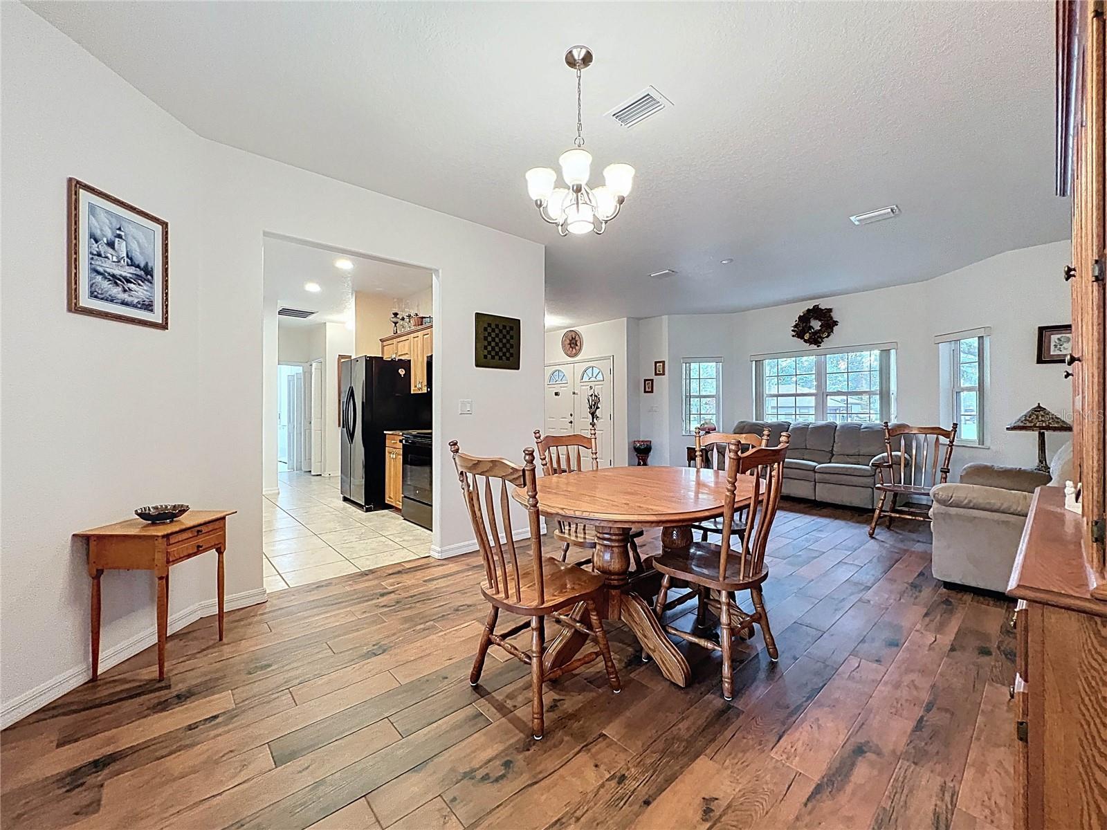Listing photo id 13 for 13383 Cooper Road