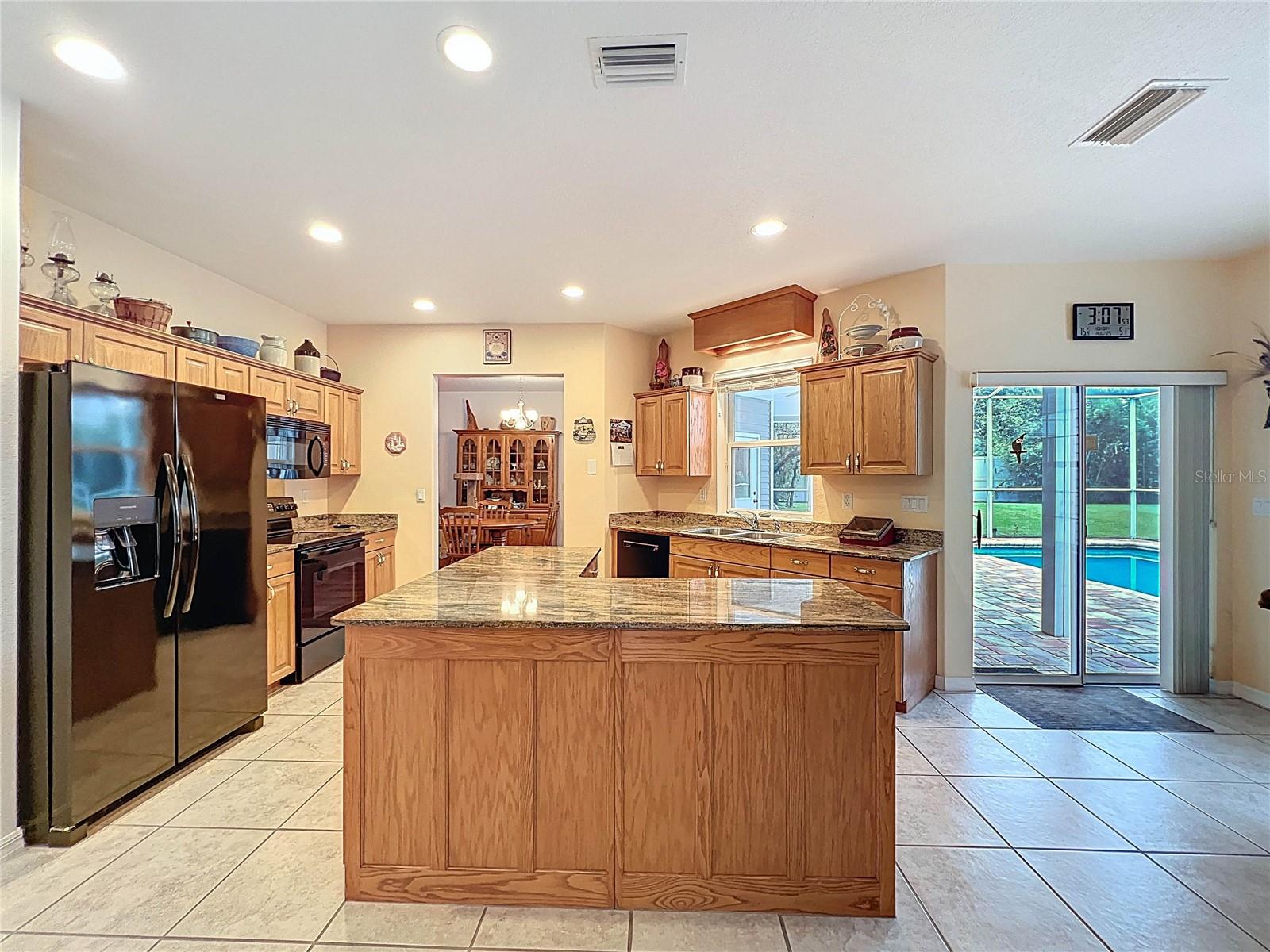 Listing photo id 16 for 13383 Cooper Road