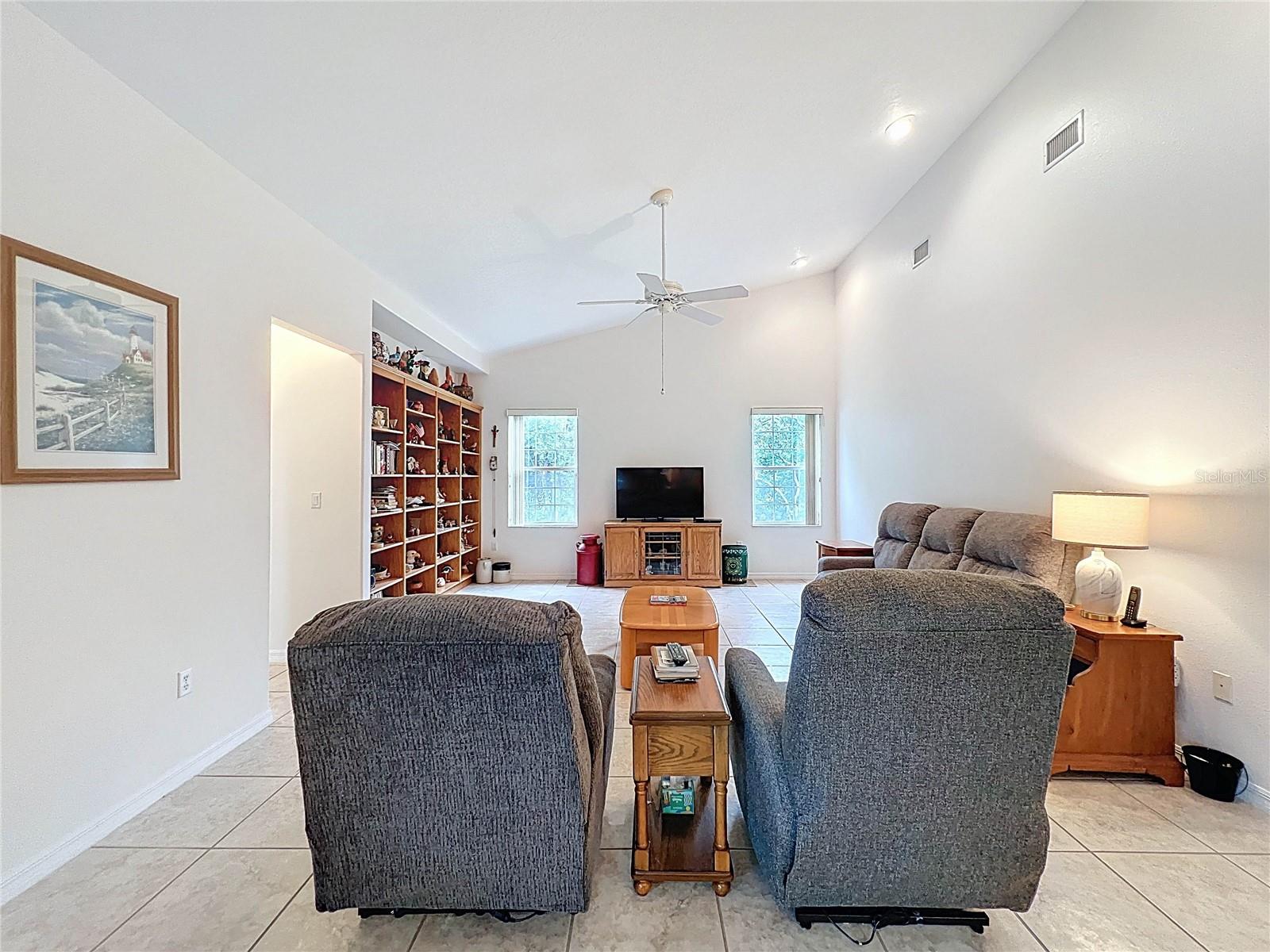 Listing photo id 28 for 13383 Cooper Road