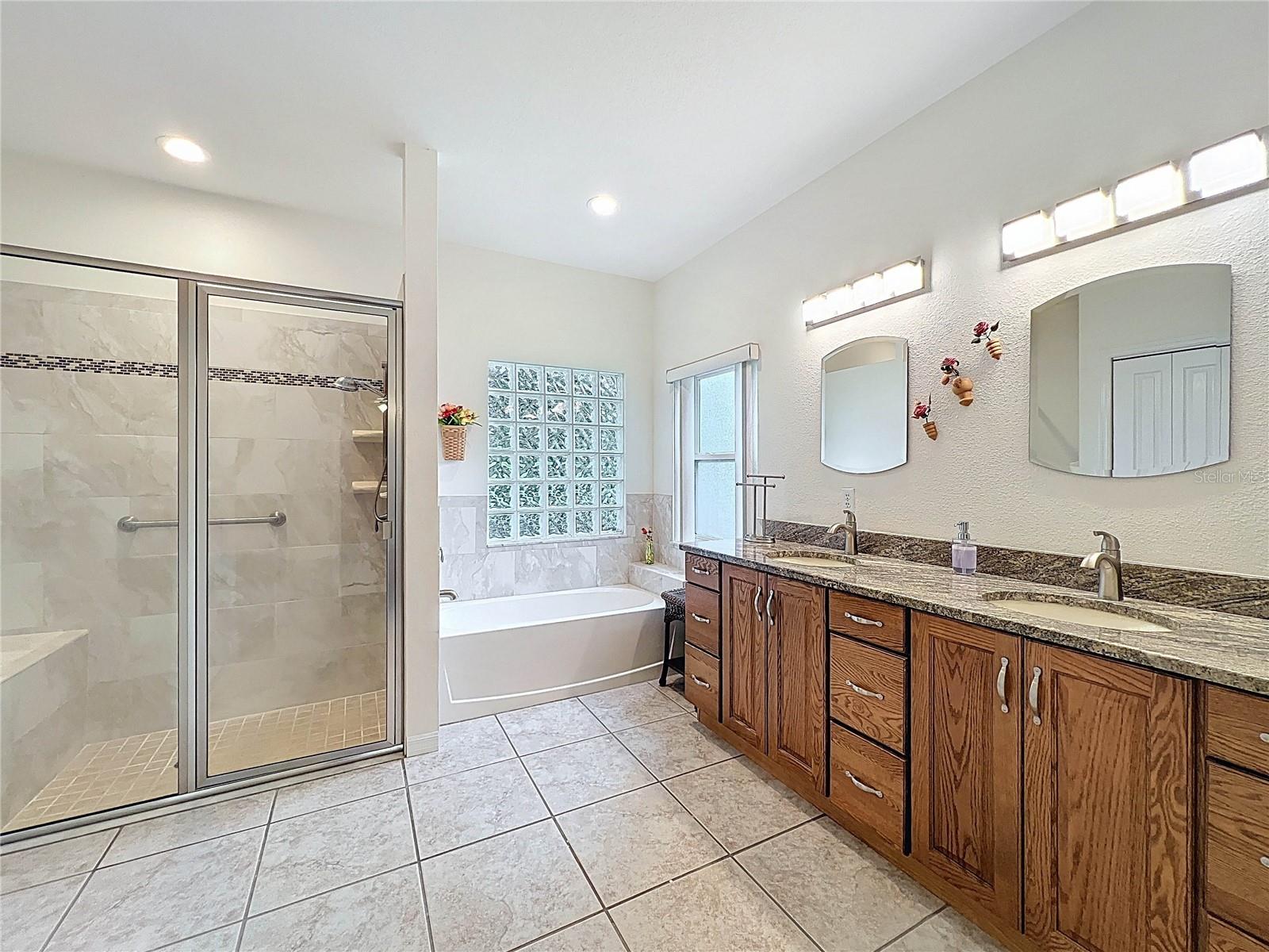 Listing photo id 38 for 13383 Cooper Road