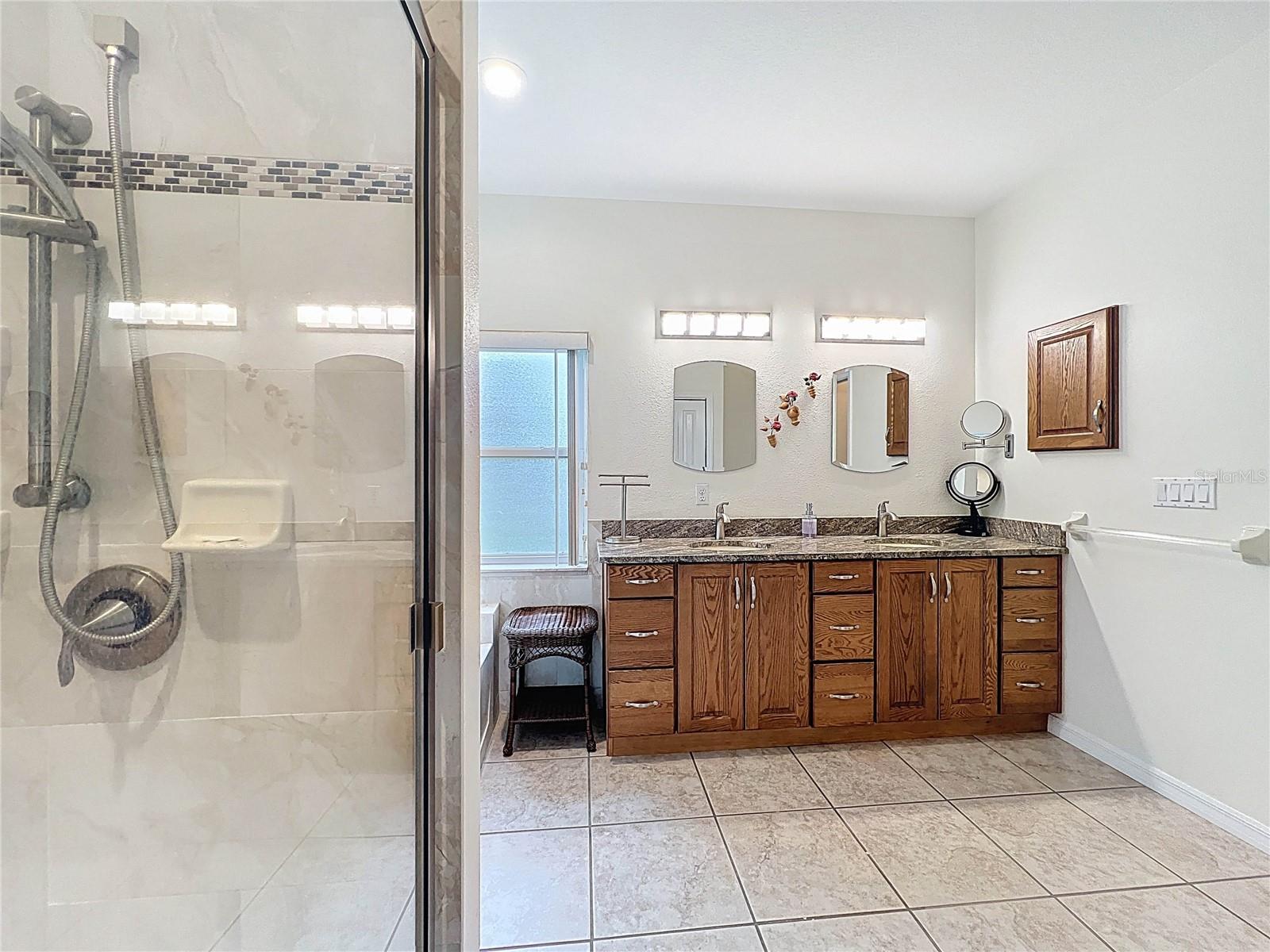 Listing photo id 39 for 13383 Cooper Road
