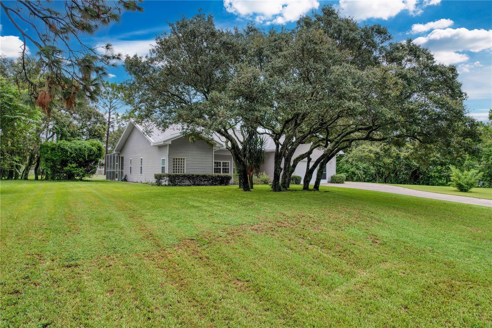 Listing photo id 65 for 13383 Cooper Road