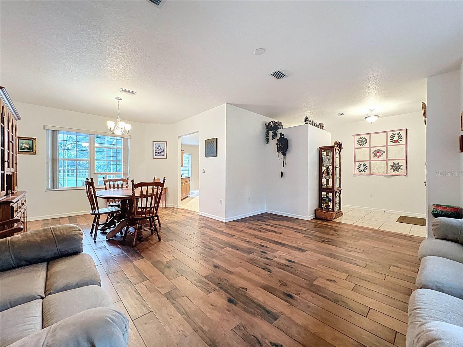 Listing photo id 6 for 13383 Cooper Road