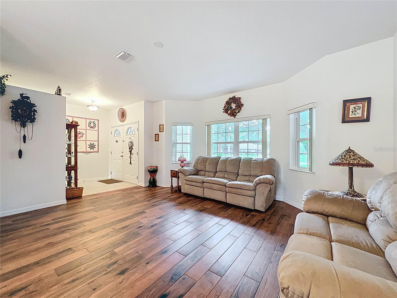 Listing photo id 7 for 13383 Cooper Road