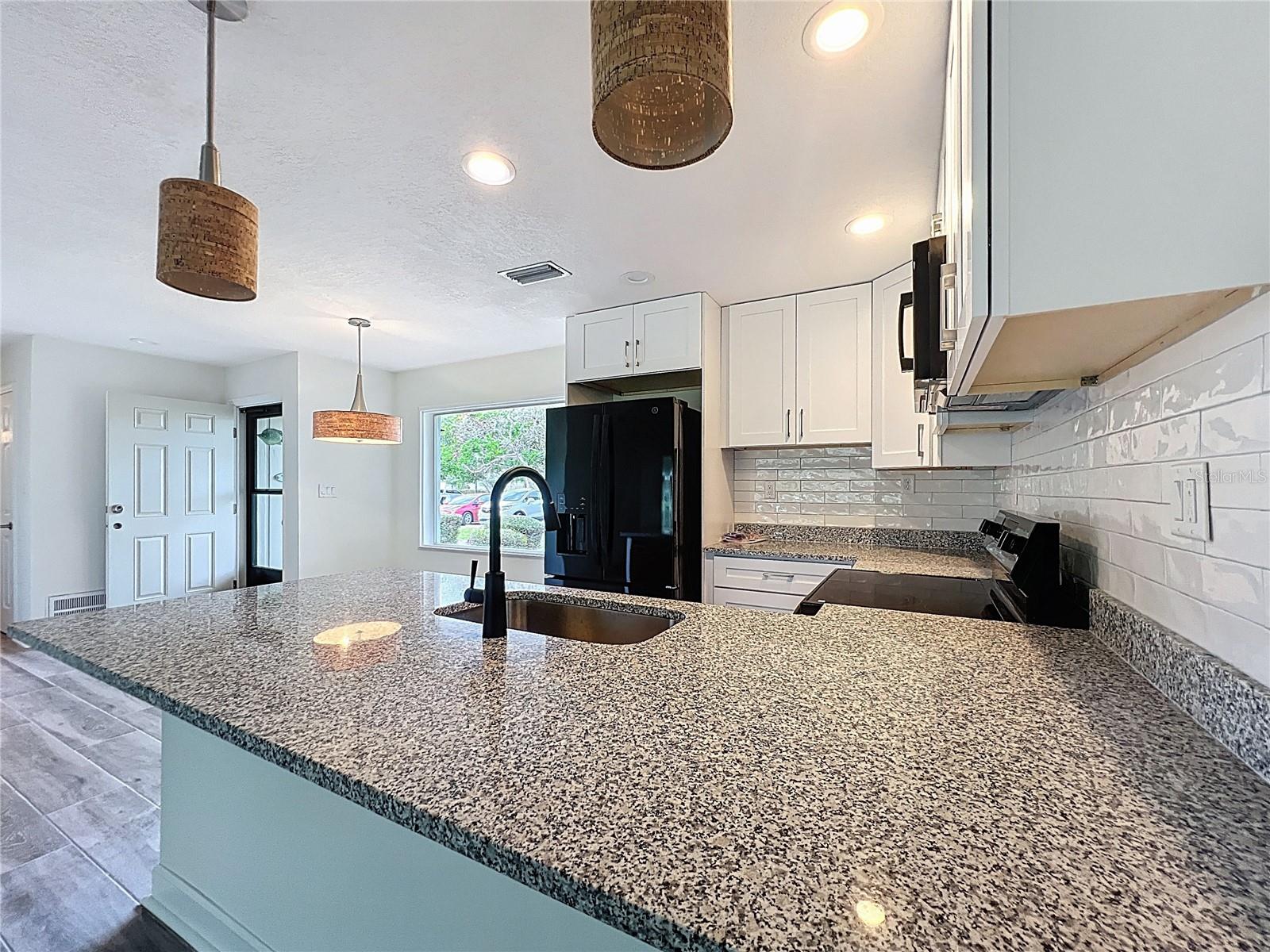 Image 13 of 70 For 11293 Bayshore Drive 87