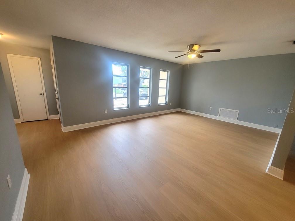 Image 5 of 25 For 7605 Greybirch Terrace