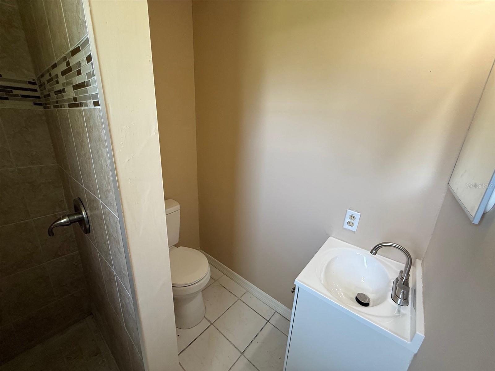 Image 11 of 23 For 931 Cedar Drive